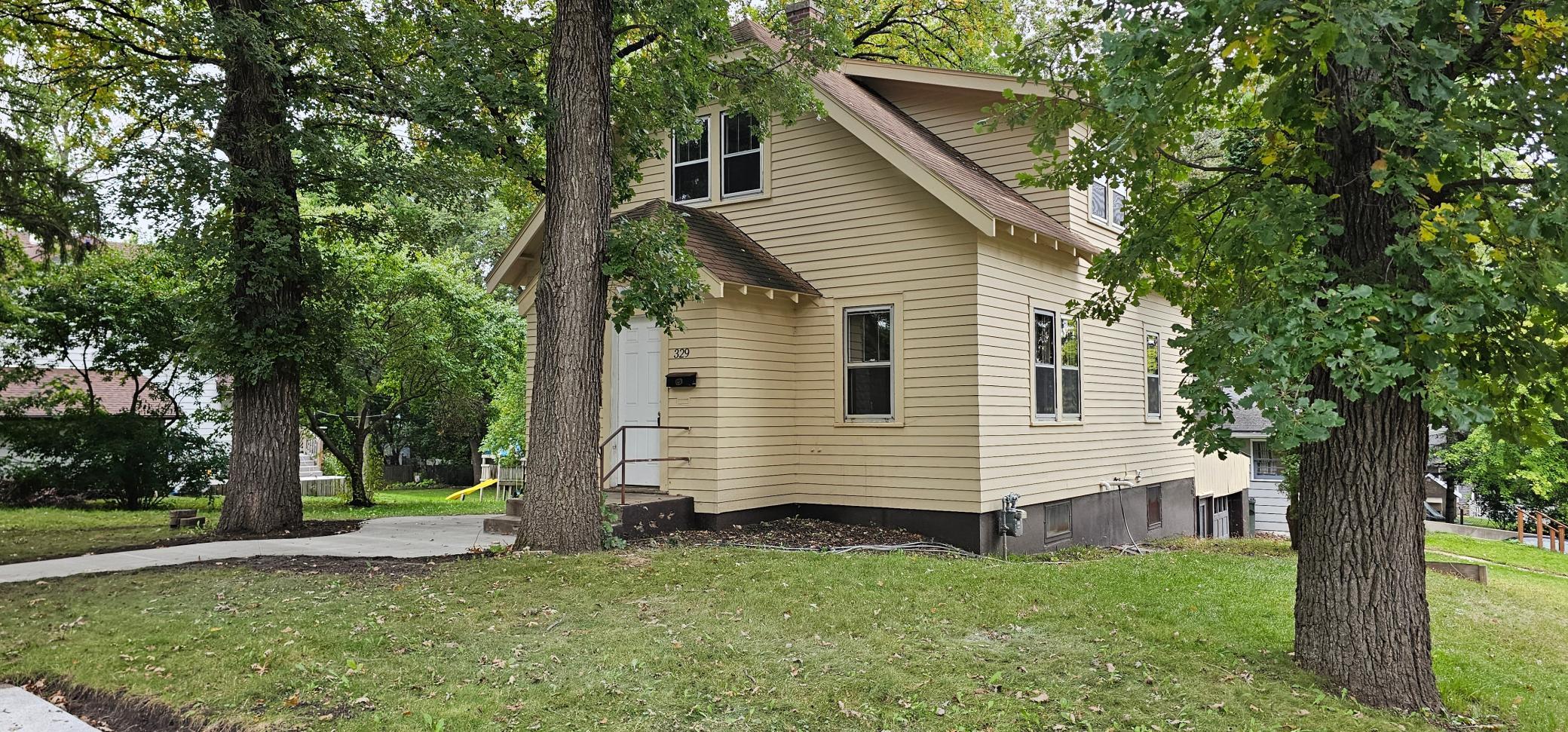 1940 single family home for sale at 329 W Birch Avenue in Fergus Falls, MN — 3 bed, 2 bath (photo 2 of 31)