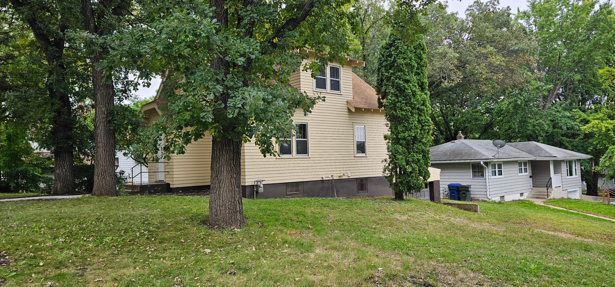 1940 single family home for sale at 329 W Birch Avenue in Fergus Falls, MN — 3 bed, 2 bath (photo 3 of 31)