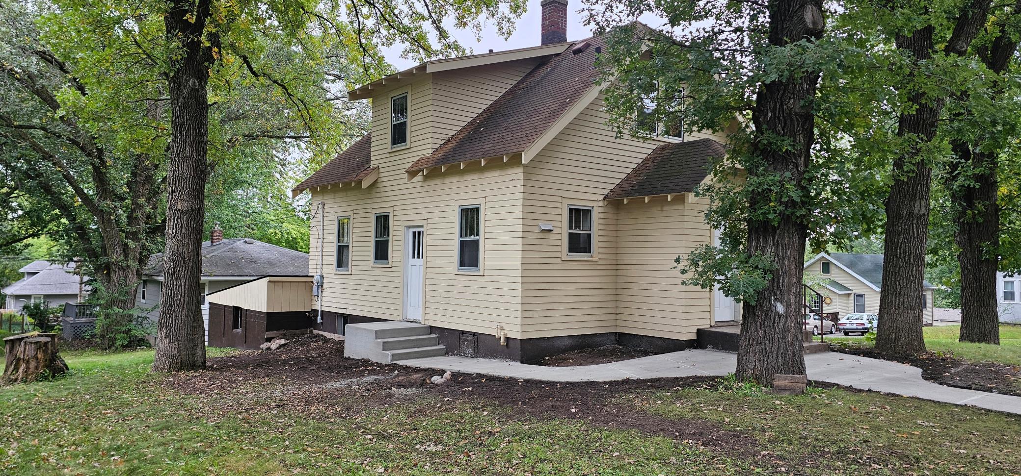 1940 single family home for sale at 329 W Birch Avenue in Fergus Falls, MN — 3 bed, 2 bath (photo 4 of 31)