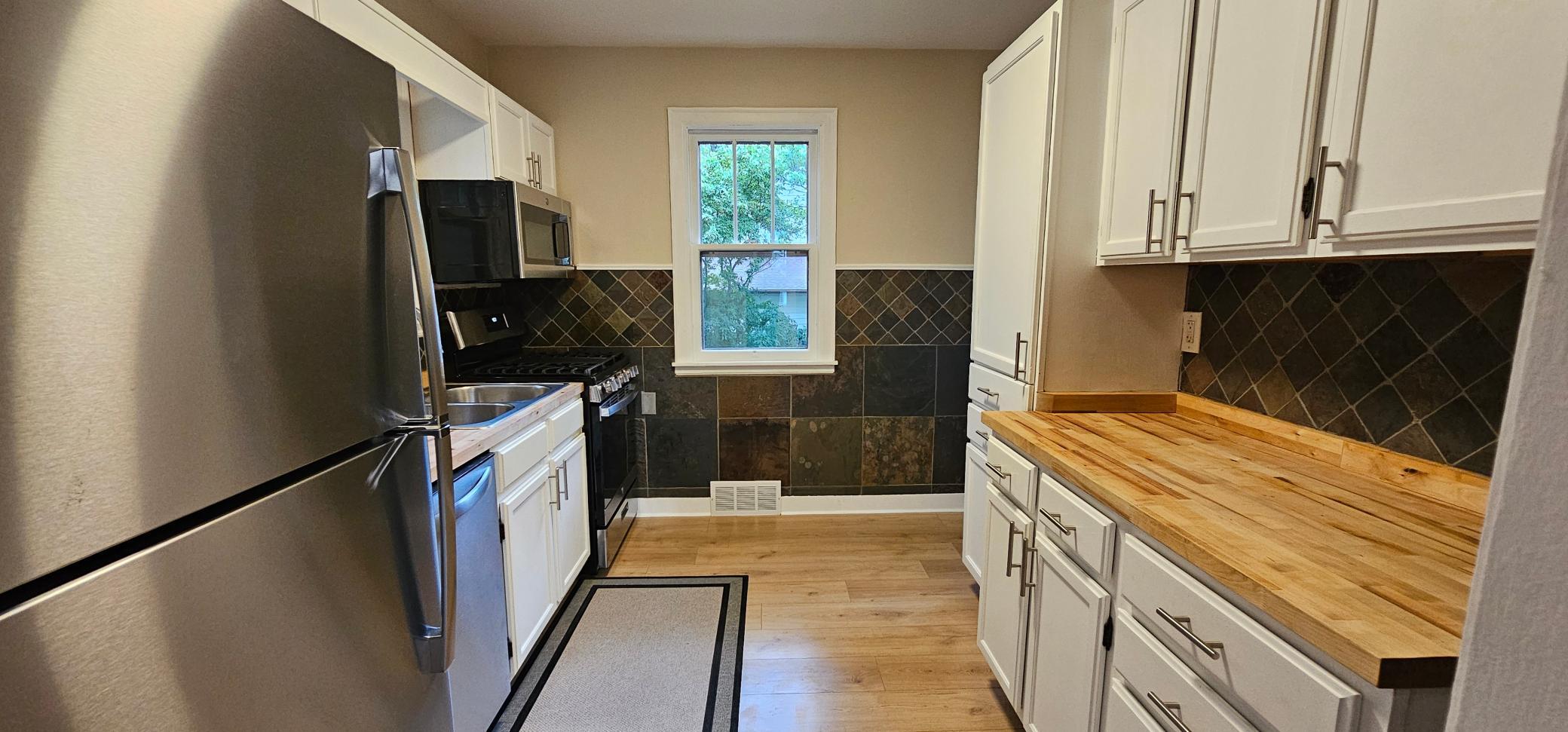 1940 single family home for sale at 329 W Birch Avenue in Fergus Falls, MN — 3 bed, 2 bath (photo 7 of 31)