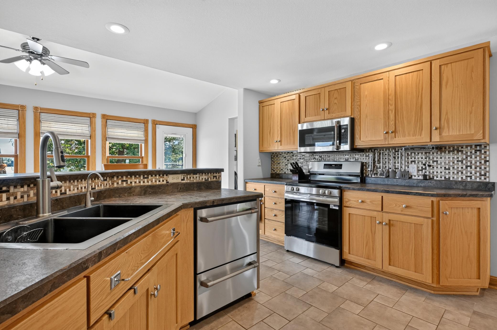 1890 single family home for sale at 1366 W Winona Road SW in Alexandria, MN — 4 bed, 3 bath (photo 12 of 57)