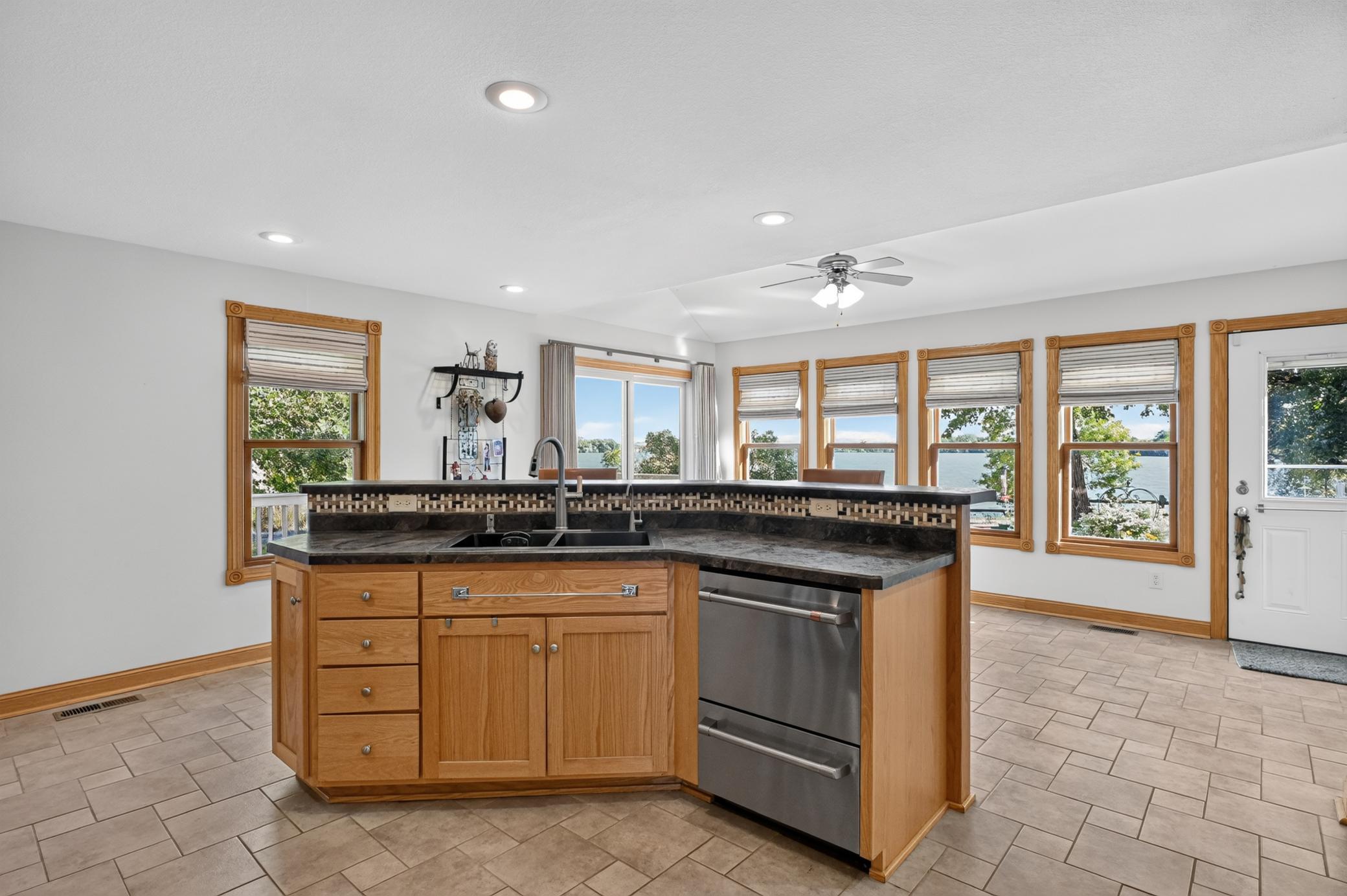 1890 single family home for sale at 1366 W Winona Road SW in Alexandria, MN — 4 bed, 3 bath (photo 15 of 57)
