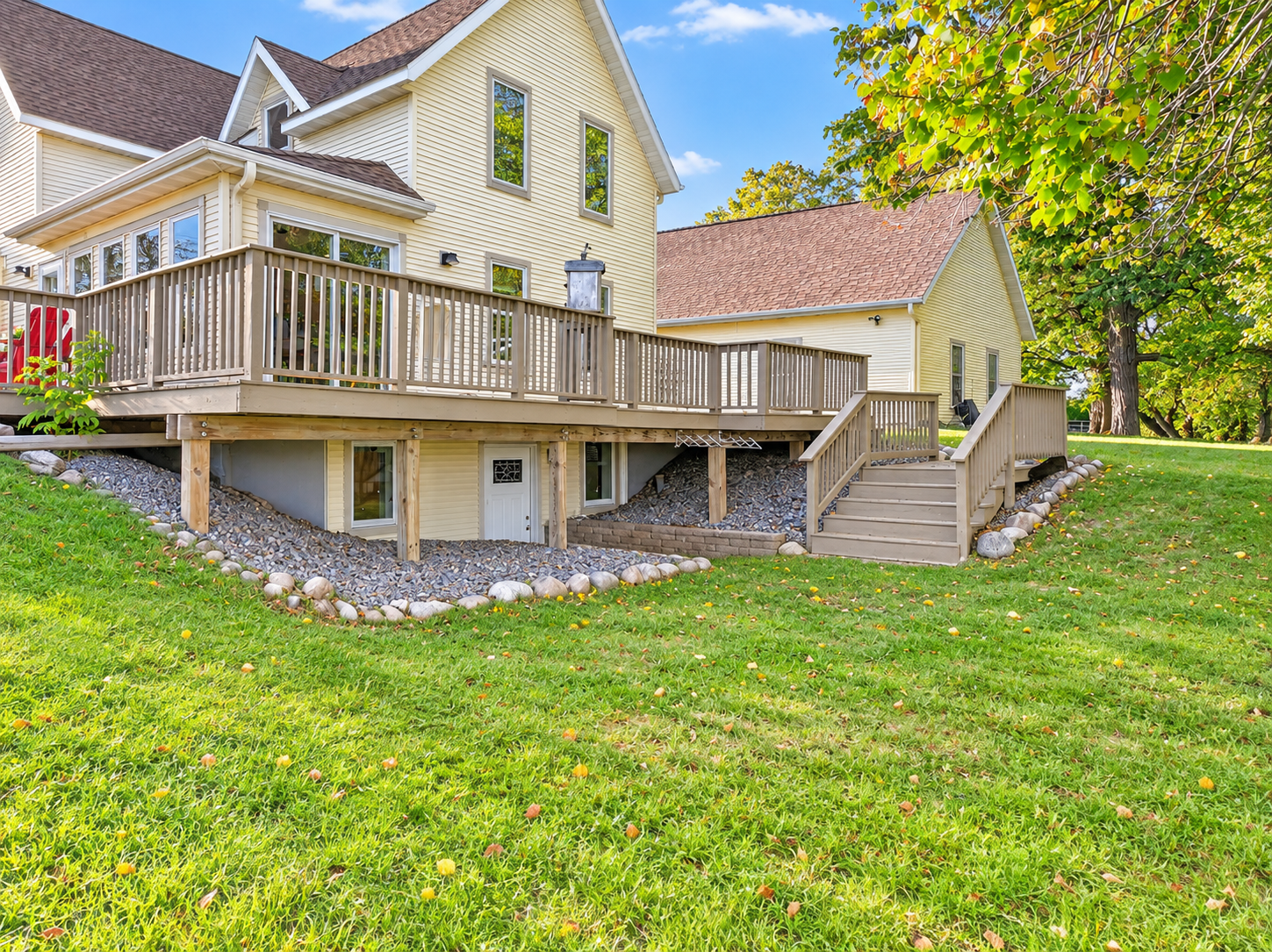 1890 single family home for sale at 1366 W Winona Road SW in Alexandria, MN — 4 bed, 3 bath (photo 4 of 57)
