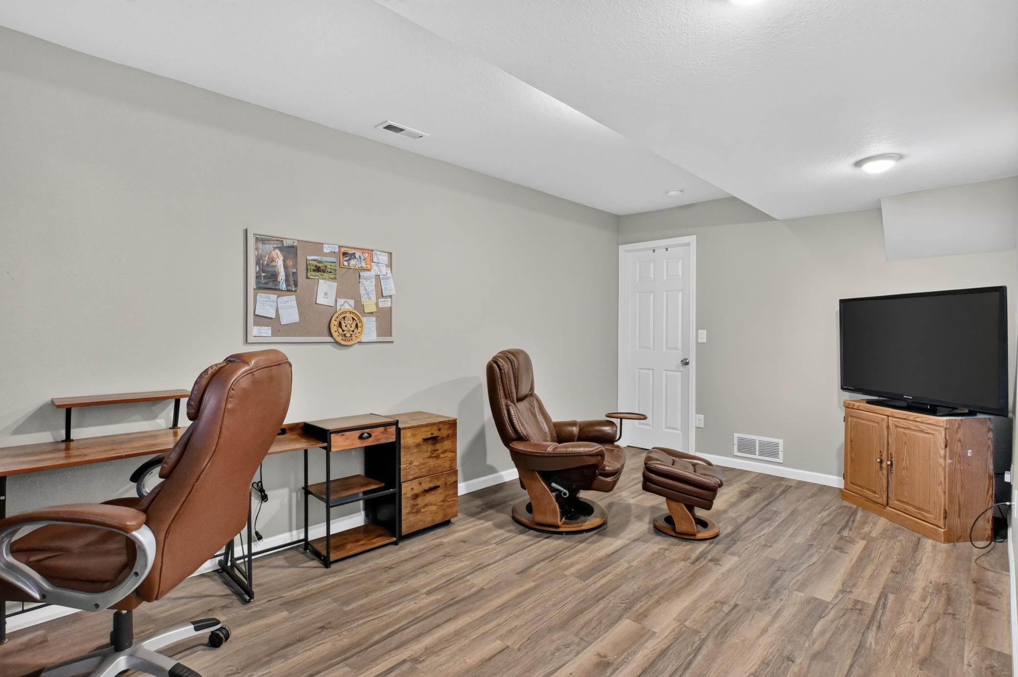 1890 single family home for sale at 1366 W Winona Road SW in Alexandria, MN — 4 bed, 3 bath (photo 36 of 57)