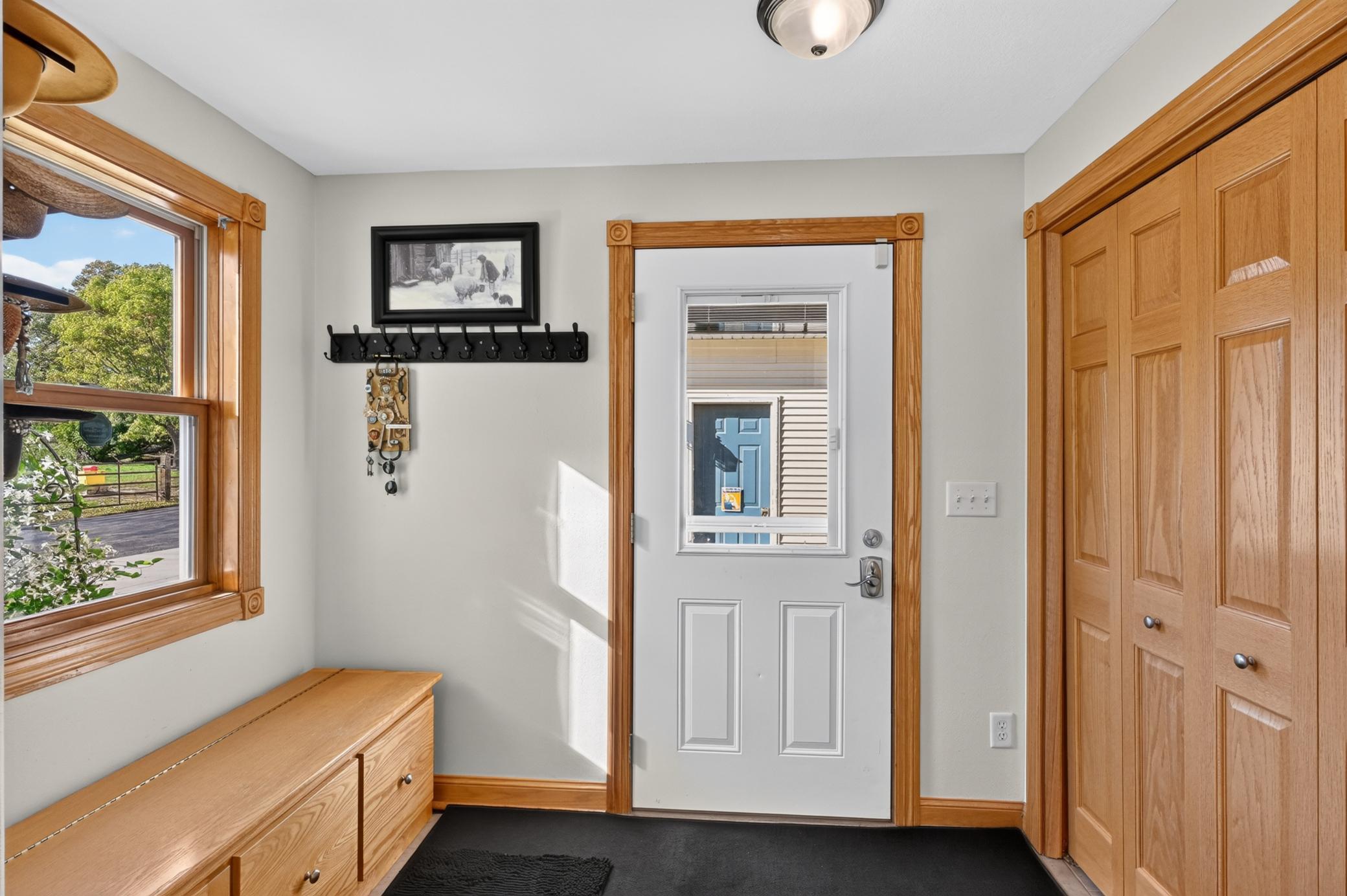 1890 single family home for sale at 1366 W Winona Road SW in Alexandria, MN — 4 bed, 3 bath (photo 5 of 57)