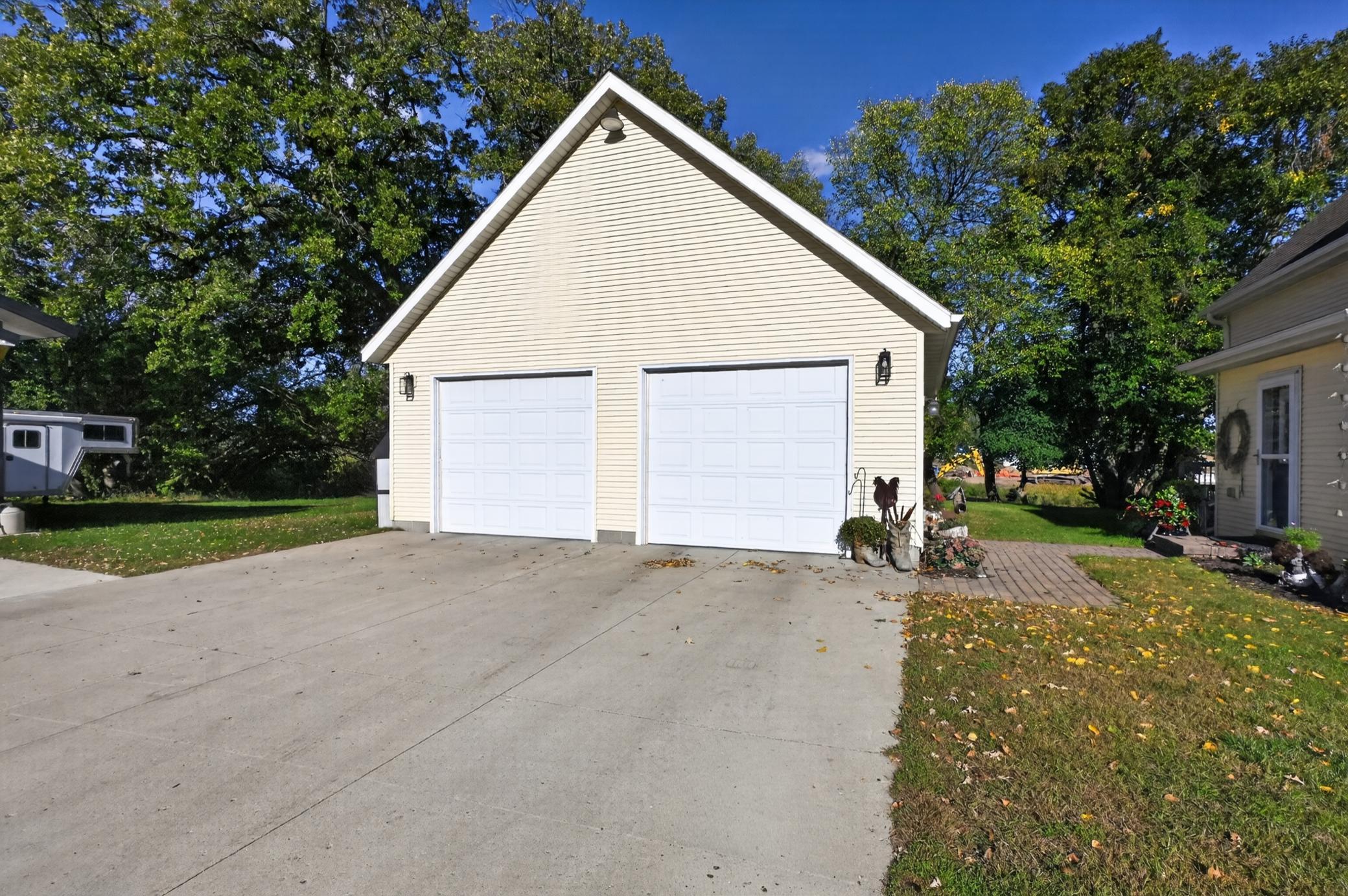 1890 single family home for sale at 1366 W Winona Road SW in Alexandria, MN — 4 bed, 3 bath (photo 45 of 57)