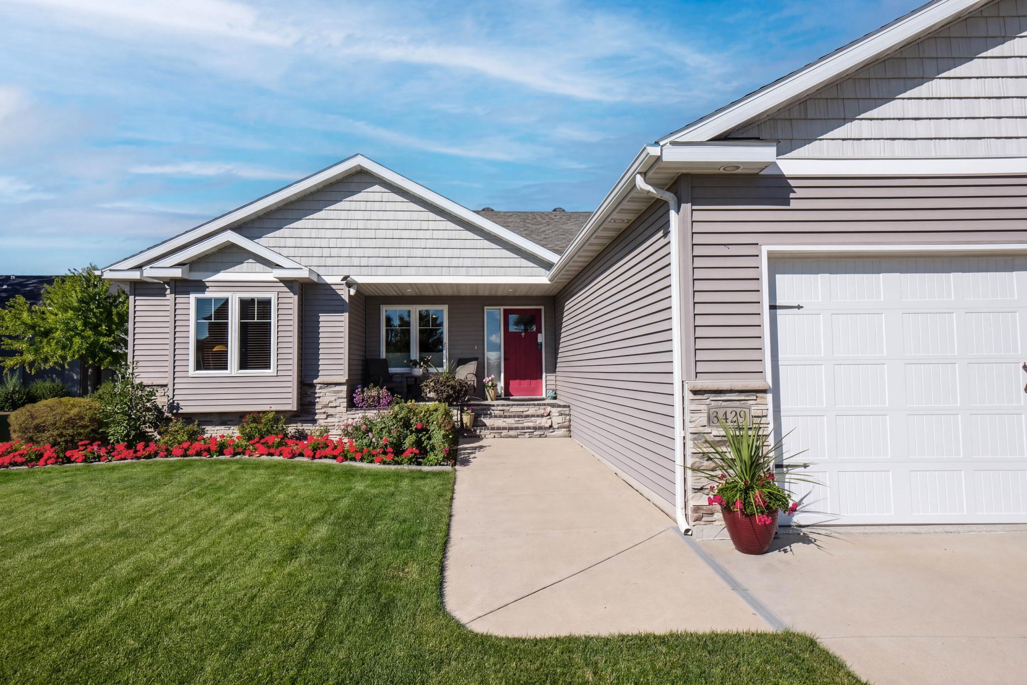 2014 single family home for sale at 3429 55th Street S in Fargo, ND — 5 bed, 3 bath (photo 2 of 49)