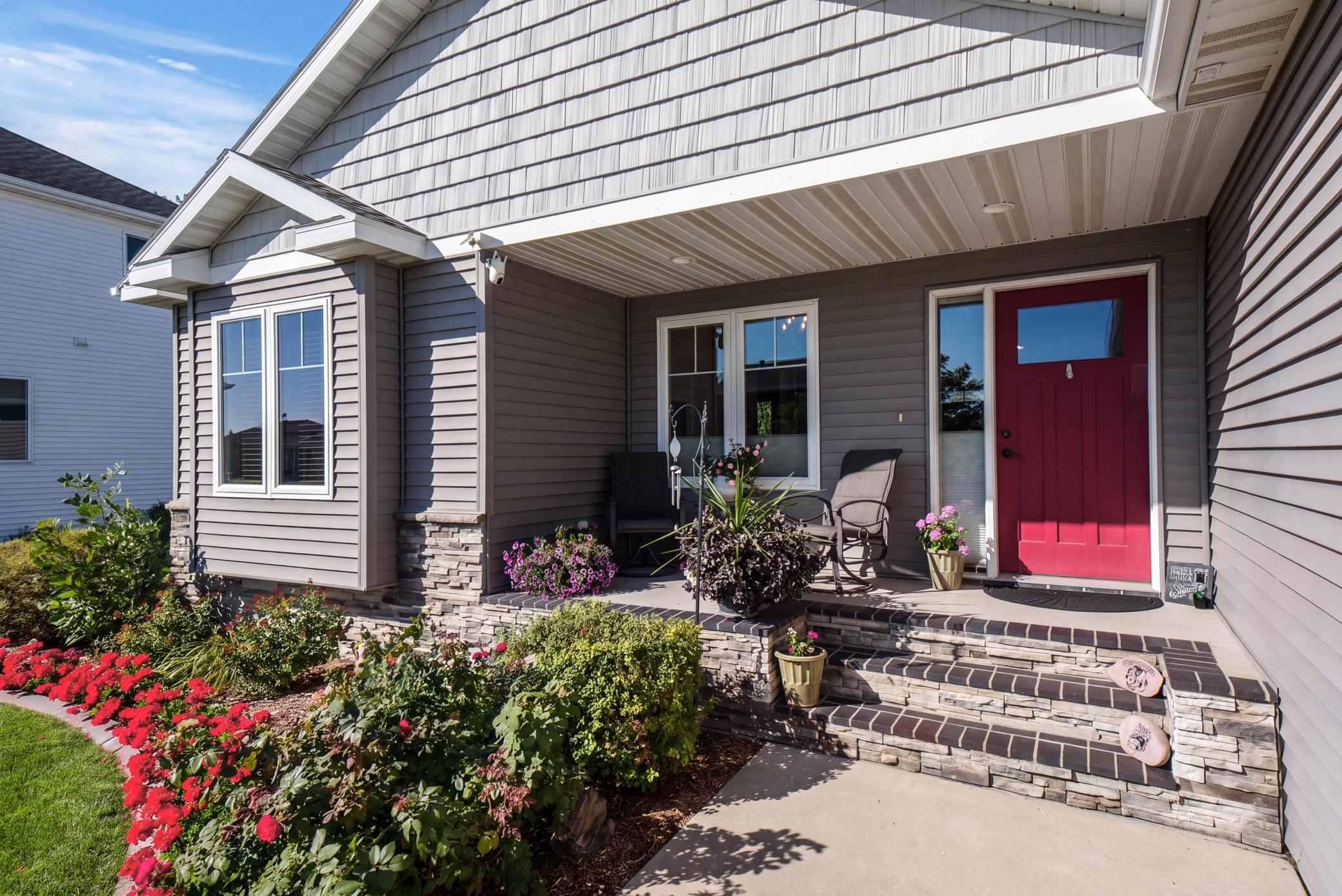 2014 single family home for sale at 3429 55th Street S in Fargo, ND — 5 bed, 3 bath (photo 3 of 49)