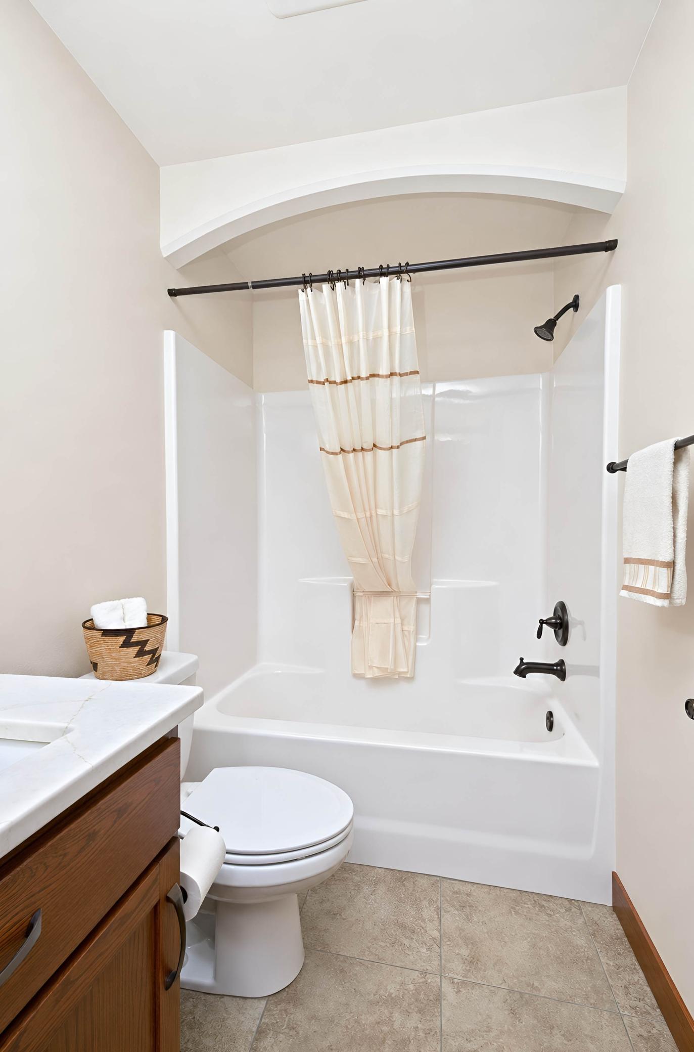 2014 single family home for sale at 3429 55th Street S in Fargo, ND — 5 bed, 3 bath (photo 23 of 49)