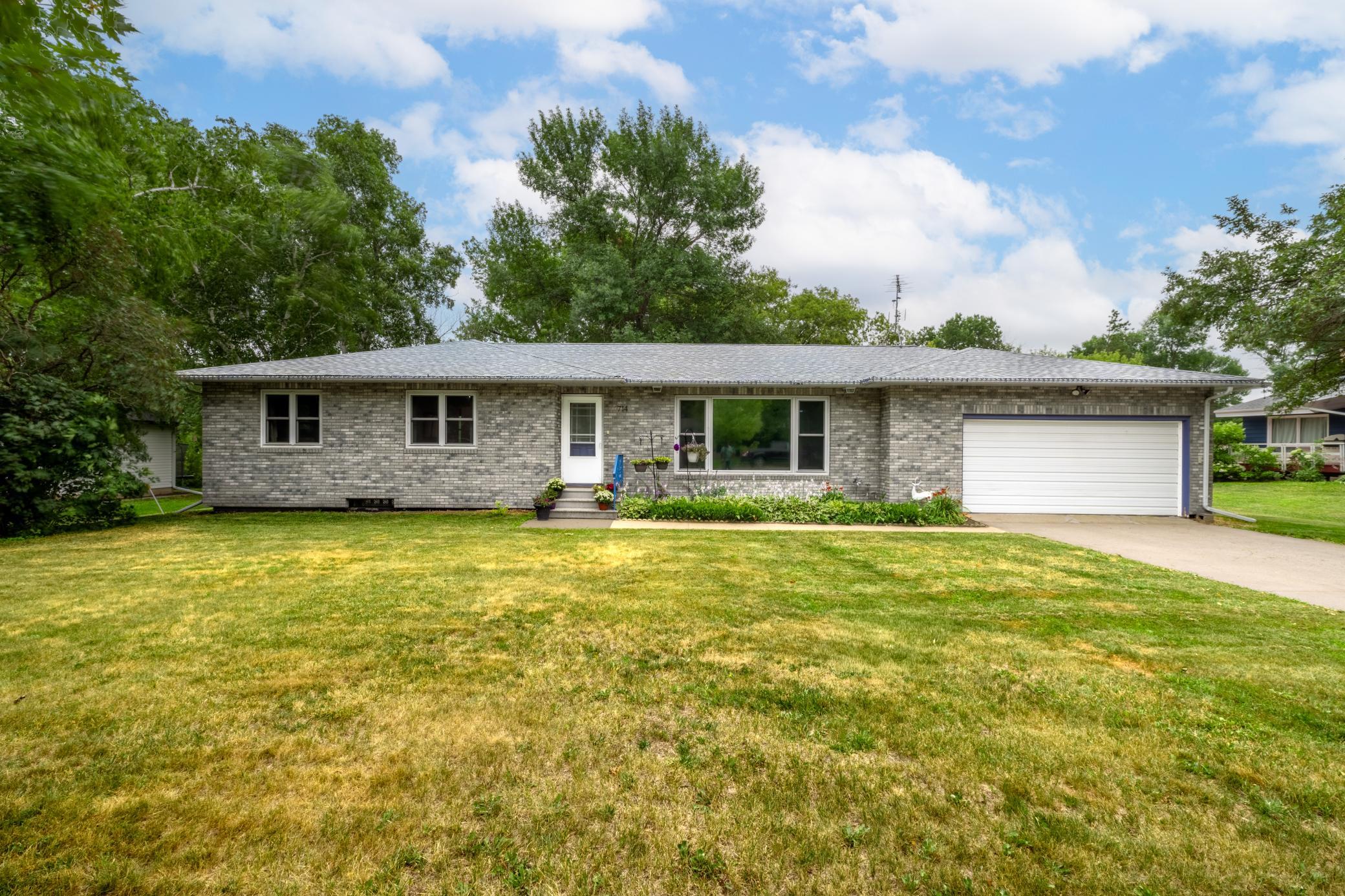 1962 single family home for sale at 714 10th Street in Hawley, MN — 6 bed, 2 bath