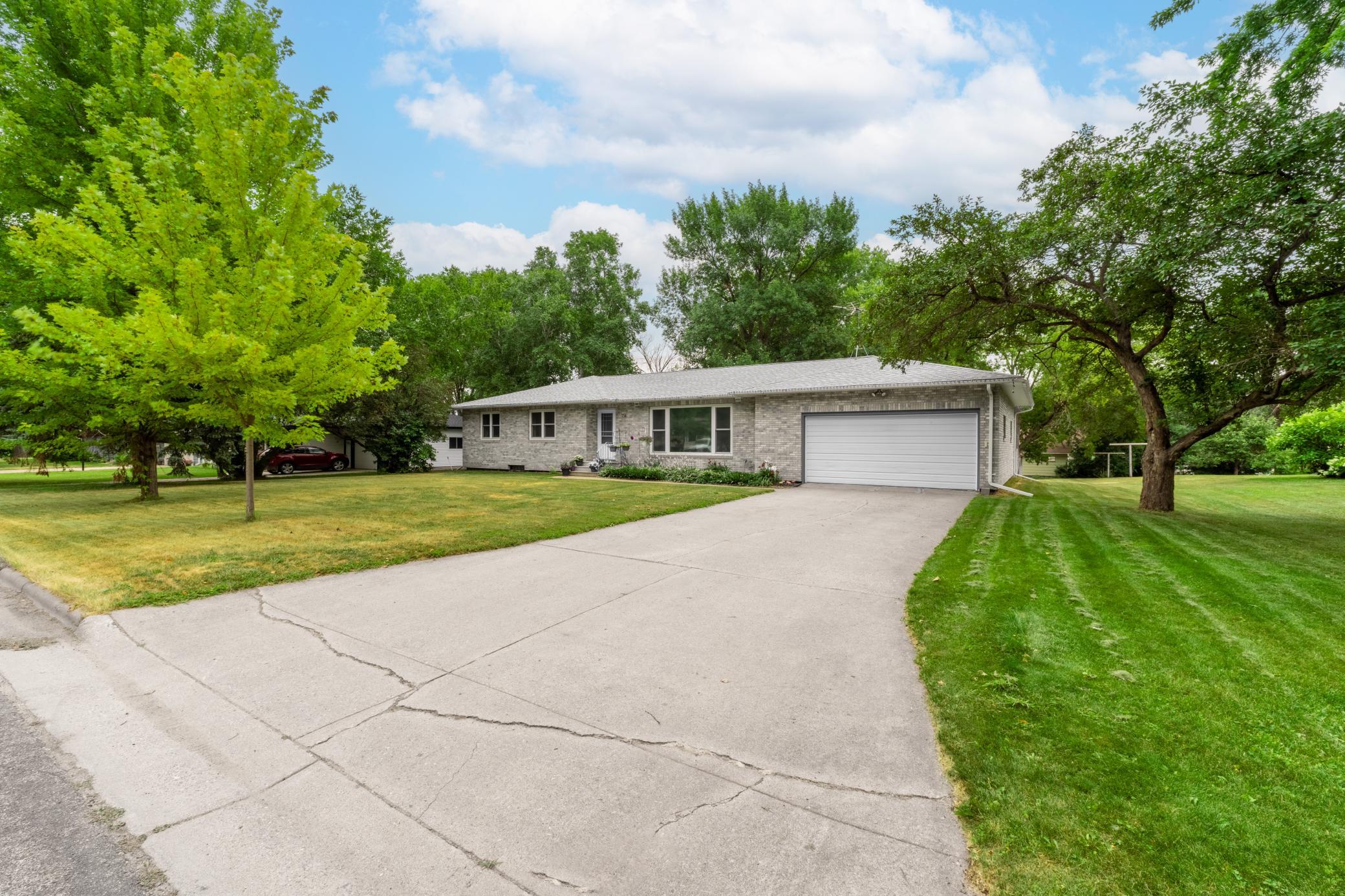 1962 single family home for sale at 714 10th Street in Hawley, MN — 6 bed, 2 bath (photo 2 of 39)