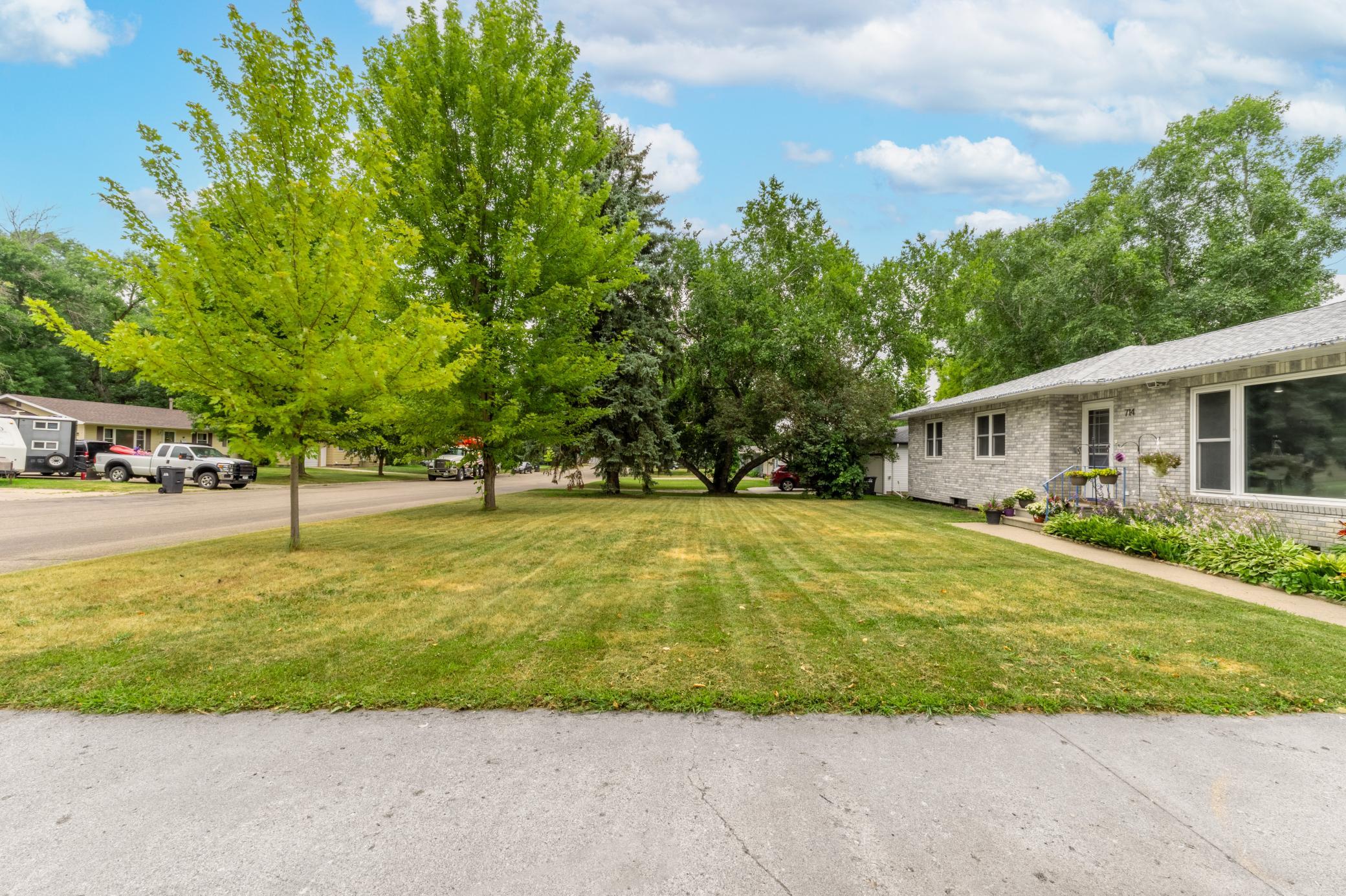 1962 single family home for sale at 714 10th Street in Hawley, MN — 6 bed, 2 bath (photo 3 of 39)