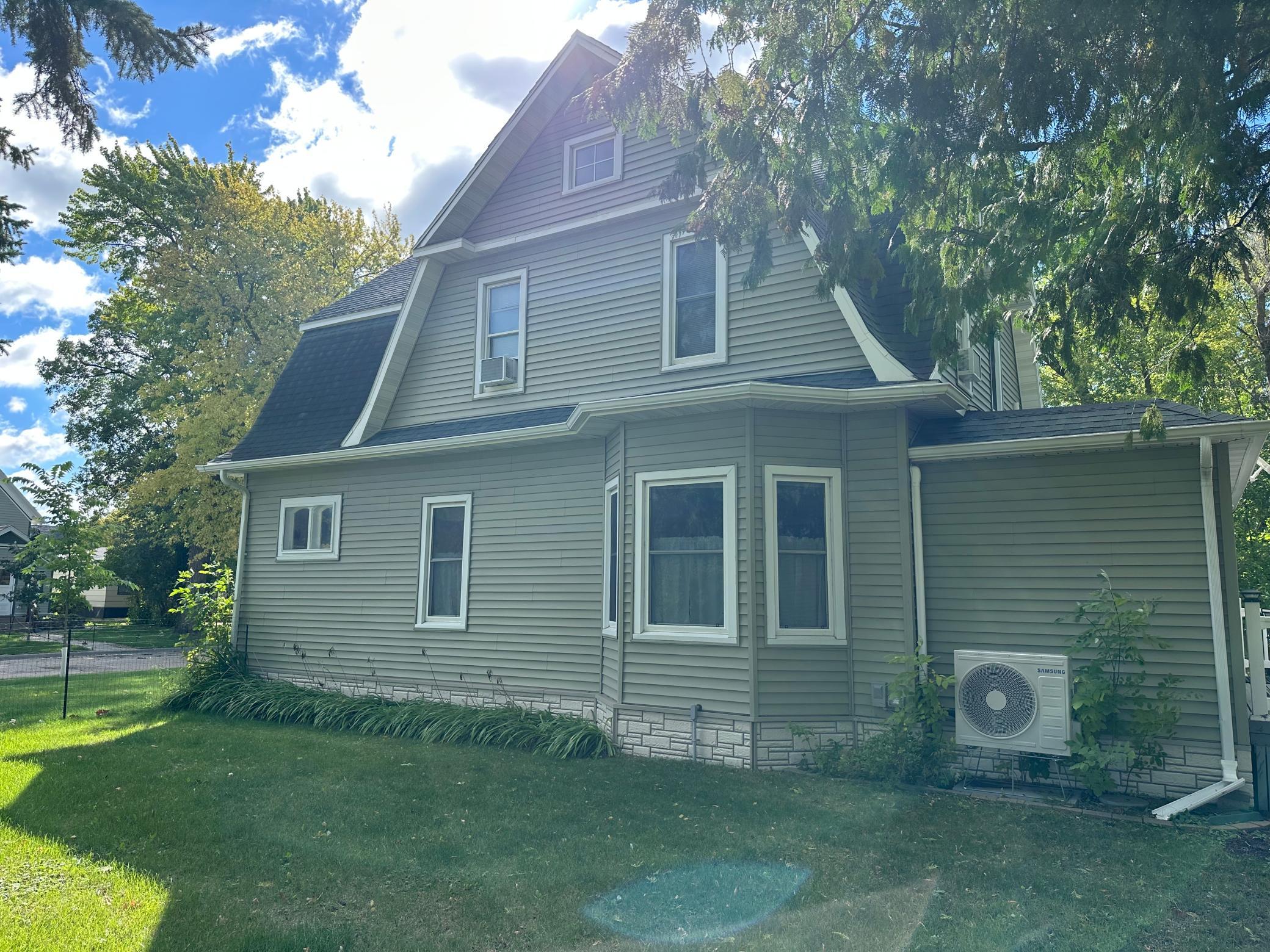 1900 single family home for sale at 115 Conley Avenue N in Thief River Falls, MN — 3 bed, 2 bath (photo 2 of 19)