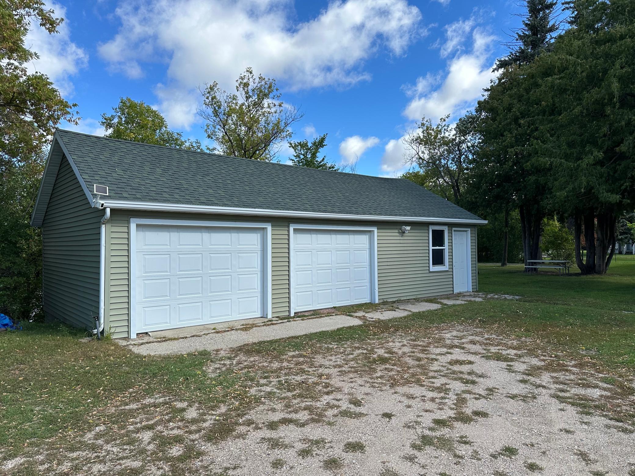 1900 single family home for sale at 115 Conley Avenue N in Thief River Falls, MN — 3 bed, 2 bath (photo 17 of 19)