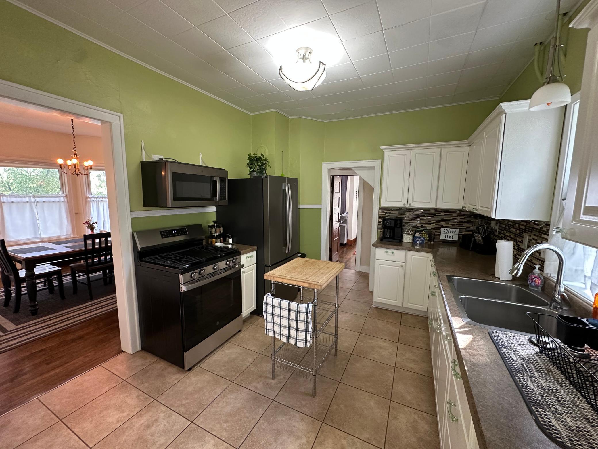 1900 single family home for sale at 115 Conley Avenue N in Thief River Falls, MN — 3 bed, 2 bath (photo 5 of 19)