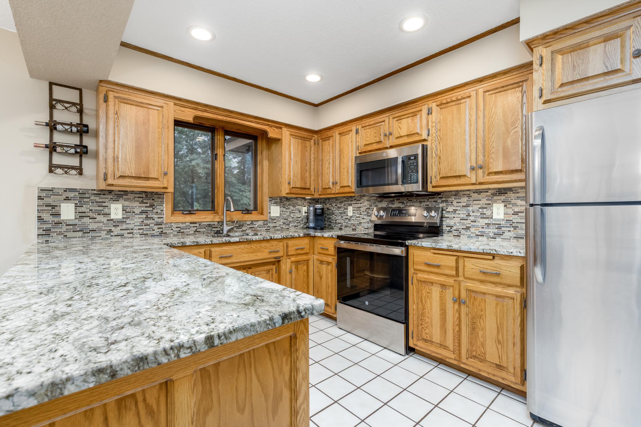 1990 single family home for sale at 6065 Highland Scenic Road in Baxter, MN — 4 bed, 3 bath (photo 2 of 35)