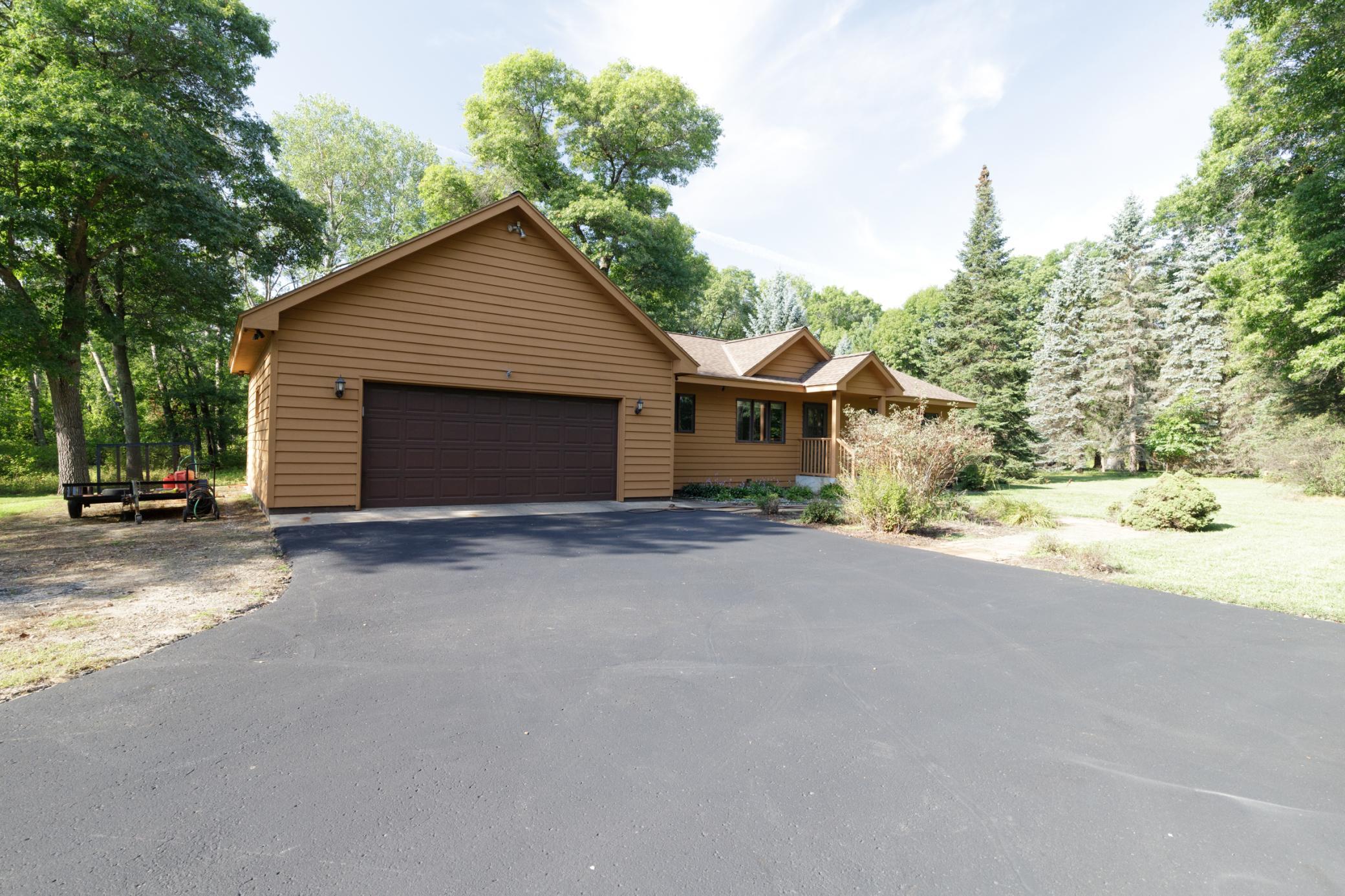 1990 single family home for sale at 6065 Highland Scenic Road in Baxter, MN — 4 bed, 3 bath (photo 18 of 35)