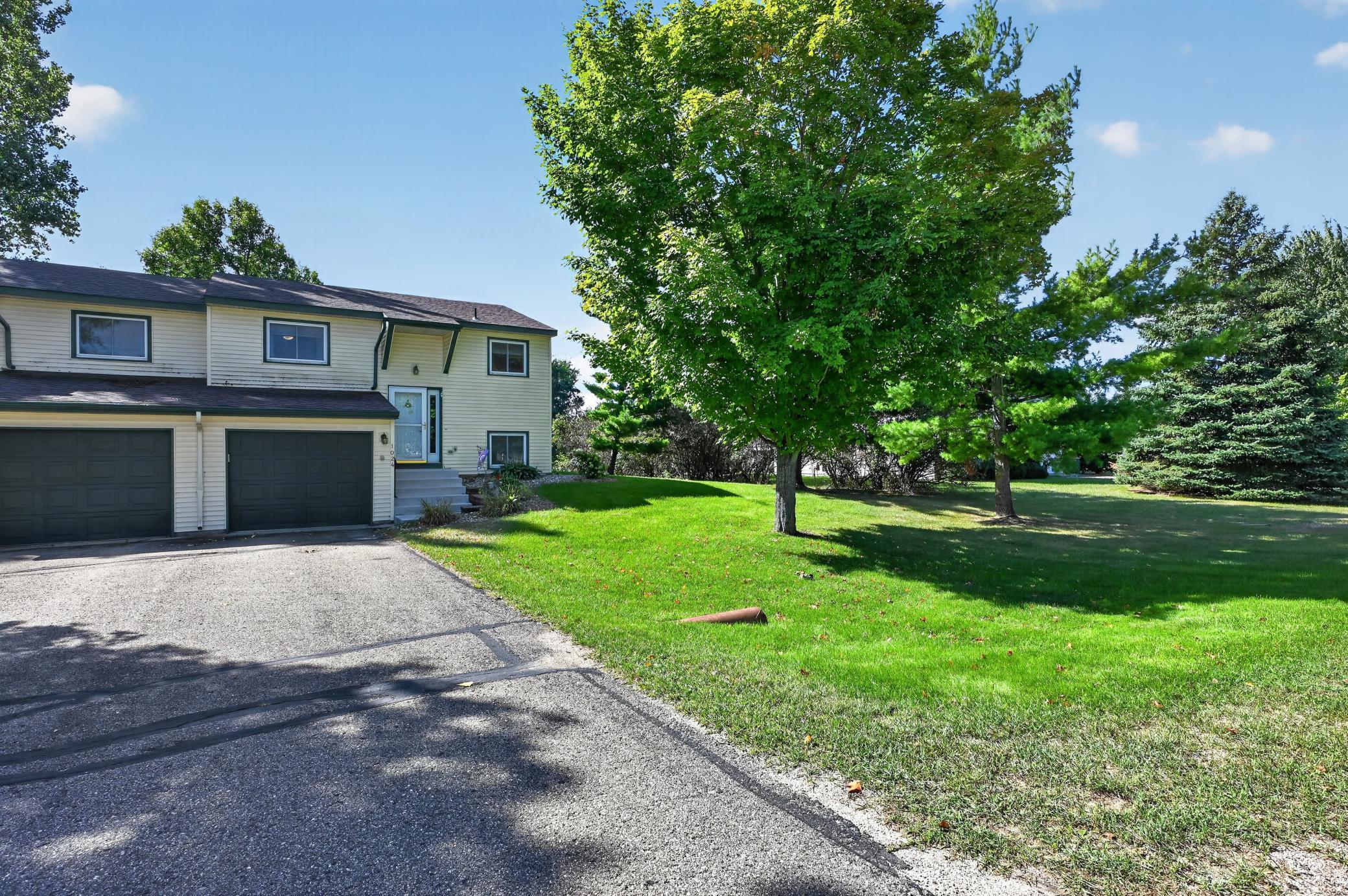 1982 townhouse for sale at 1024 Bridgeport Lane NW in Alexandria, MN — 2 bed, 2 bath (photo 2 of 42)