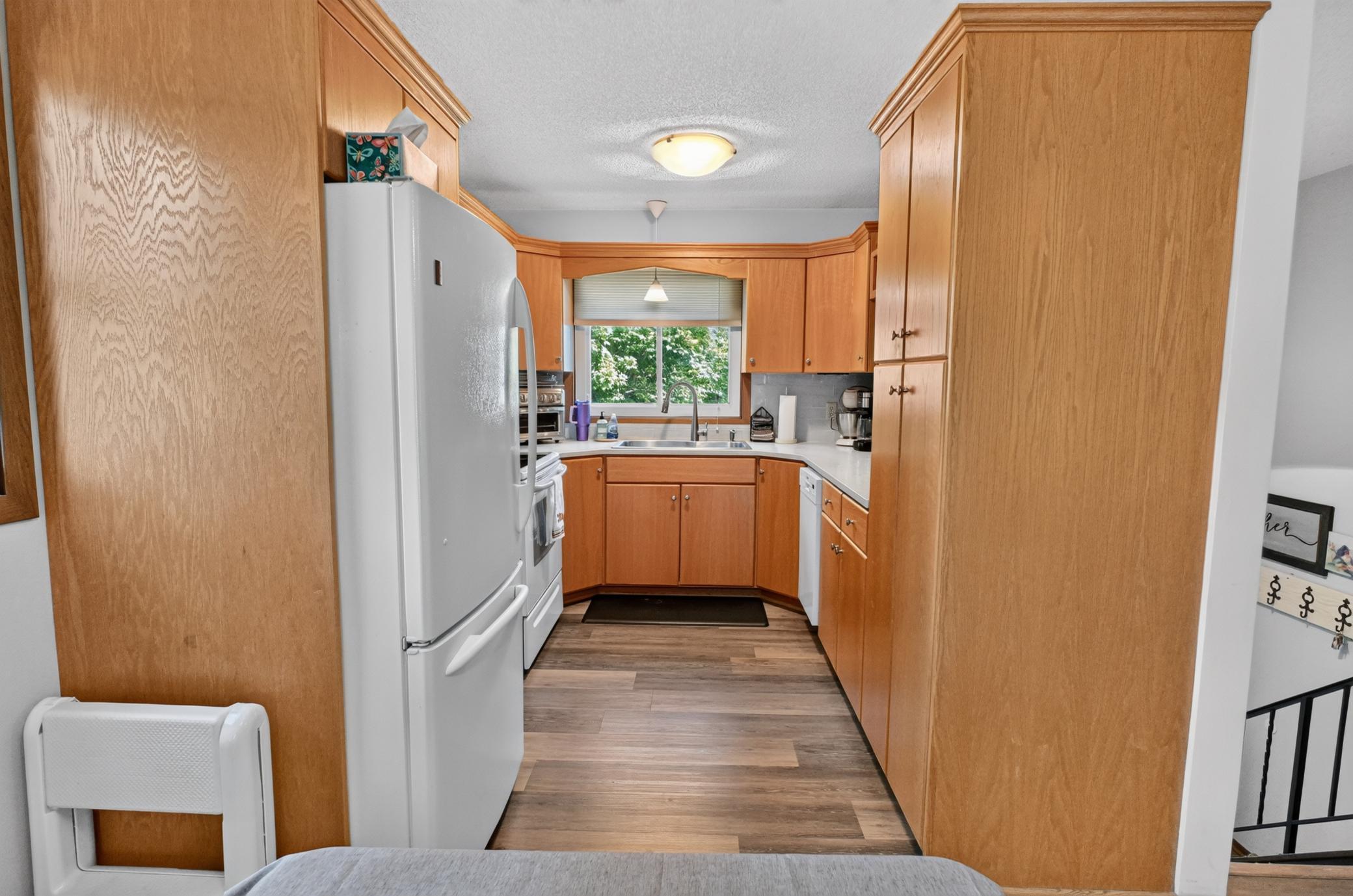 1982 townhouse for sale at 1024 Bridgeport Lane NW in Alexandria, MN — 2 bed, 2 bath (photo 12 of 42)