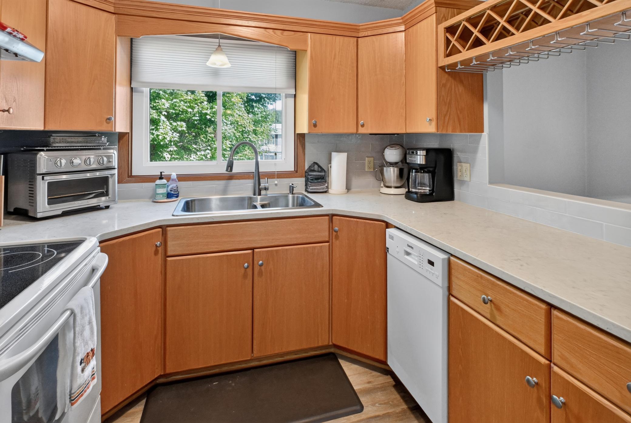 1982 townhouse for sale at 1024 Bridgeport Lane NW in Alexandria, MN — 2 bed, 2 bath (photo 13 of 42)
