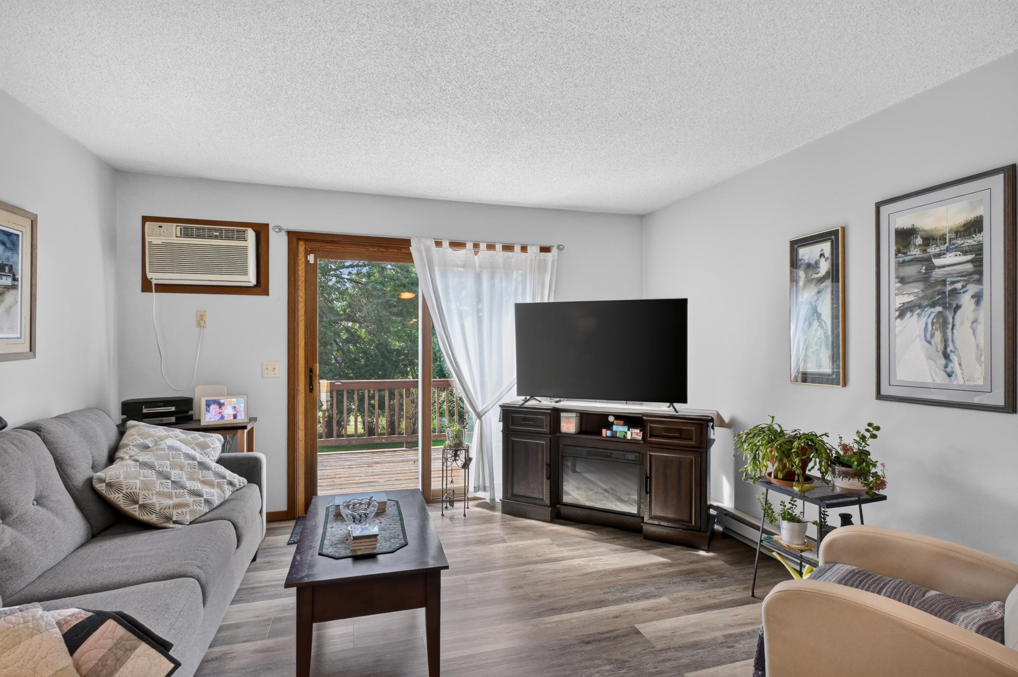 1982 townhouse for sale at 1024 Bridgeport Lane NW in Alexandria, MN — 2 bed, 2 bath (photo 16 of 42)