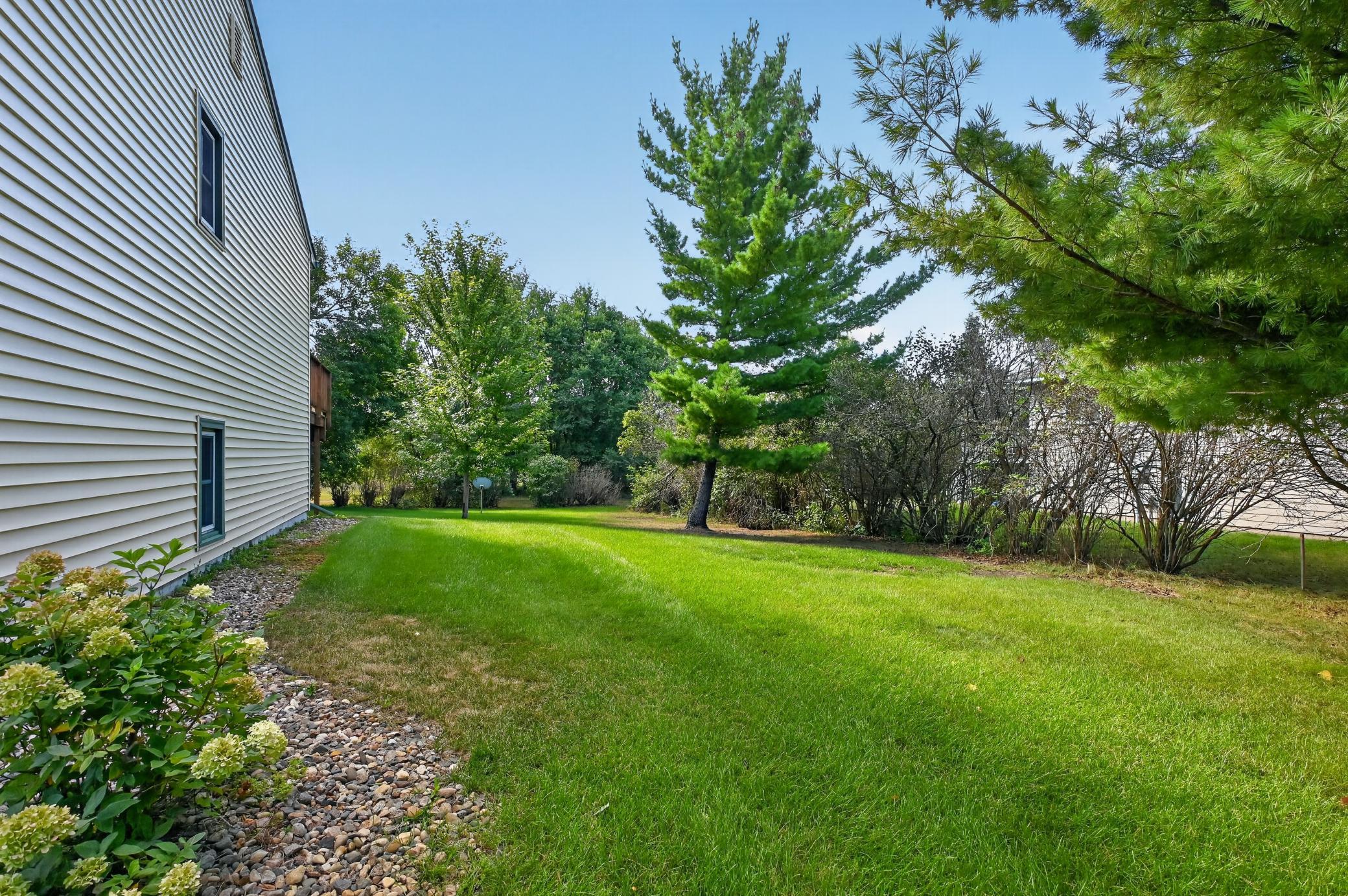 1982 townhouse for sale at 1024 Bridgeport Lane NW in Alexandria, MN — 2 bed, 2 bath (photo 39 of 42)