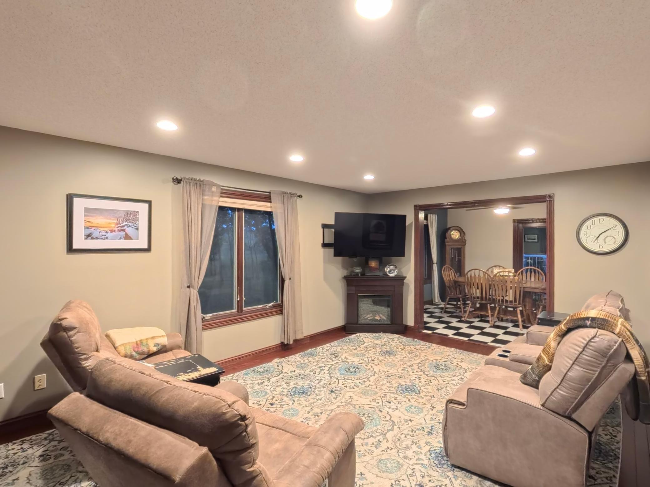 1998 single family home for sale at 5900 Remington Road SE in Alexandria, MN — 4 bed, 4 bath (photo 10 of 43)