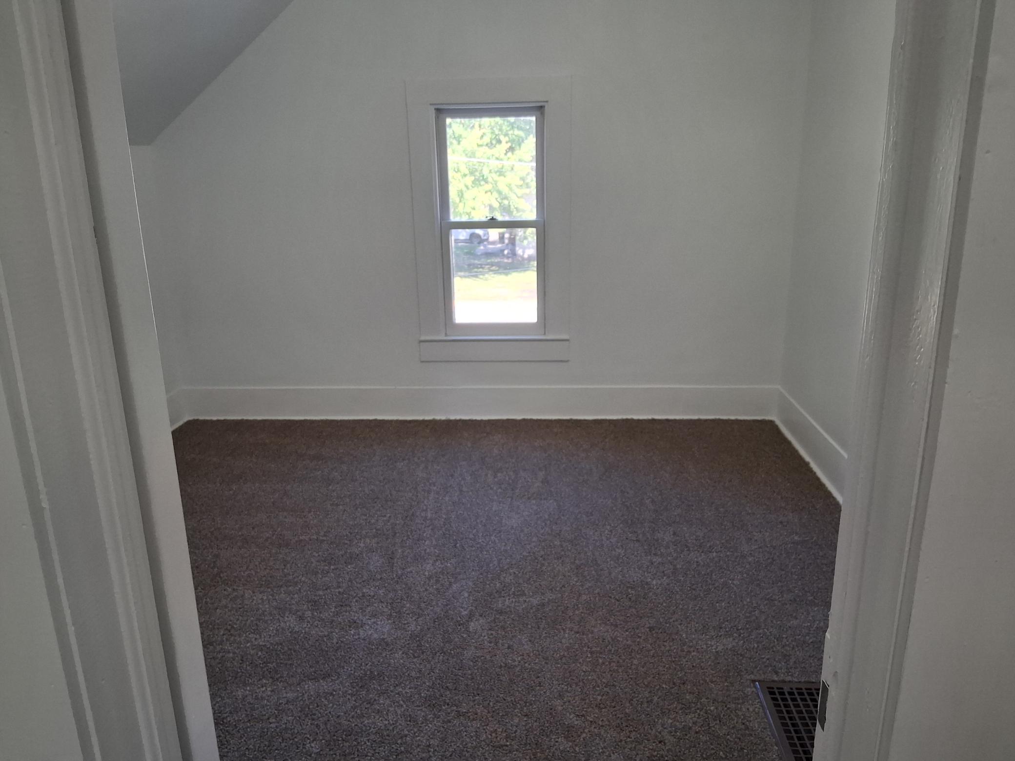 1910 single family home for sale at 217 W Oak Street in Osakis, MN — 4 bed, 2 bath (photo 8 of 11)