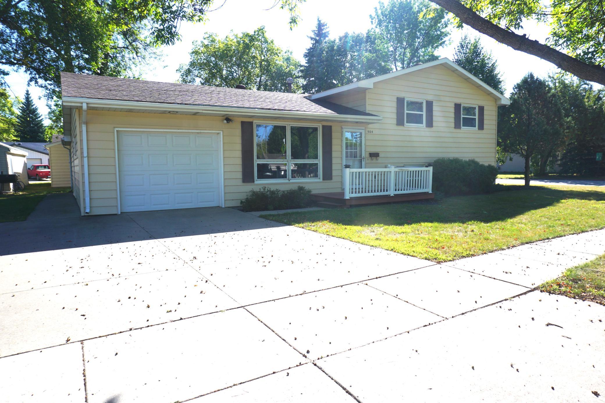 1968 single family home for sale at 504 11th Street N in Breckenridge, MN — 3 bed, 2 bath (photo 2 of 39)