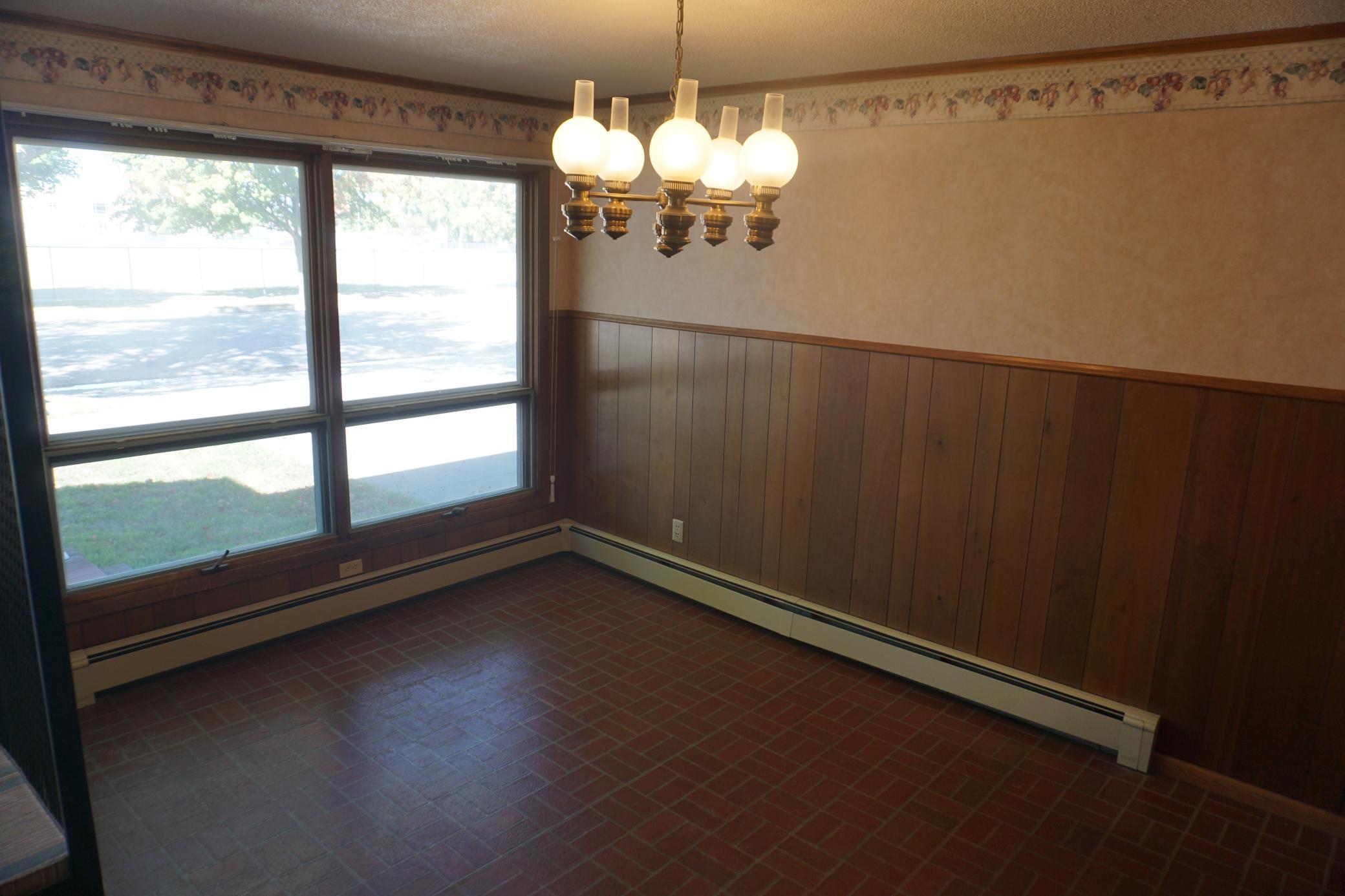 1968 single family home for sale at 504 11th Street N in Breckenridge, MN — 3 bed, 2 bath (photo 11 of 39)
