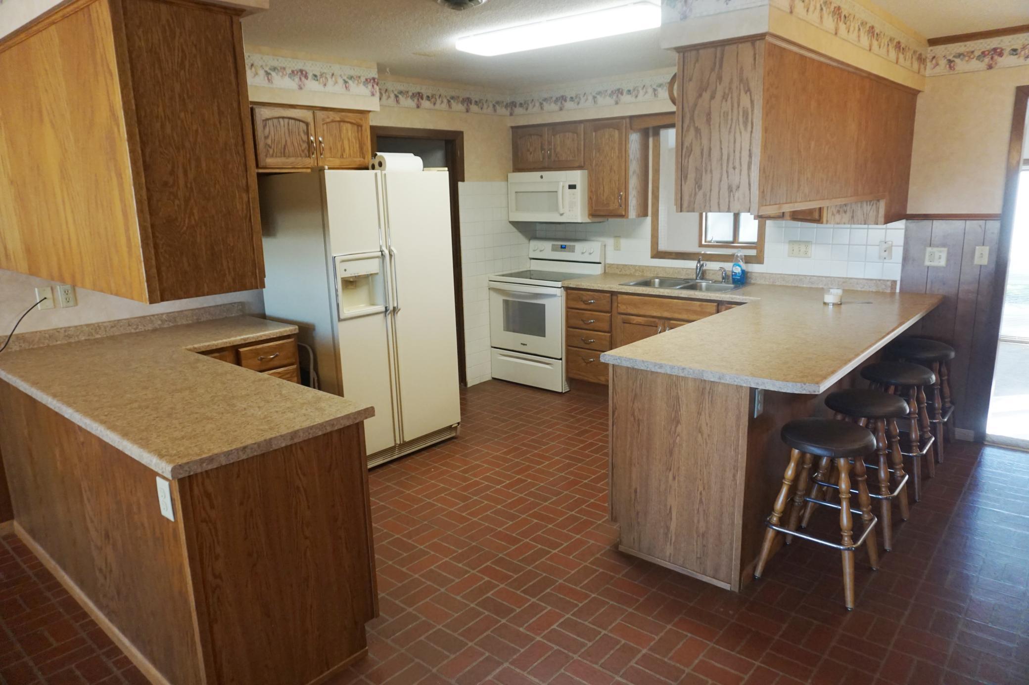 1968 single family home for sale at 504 11th Street N in Breckenridge, MN — 3 bed, 2 bath (photo 3 of 39)