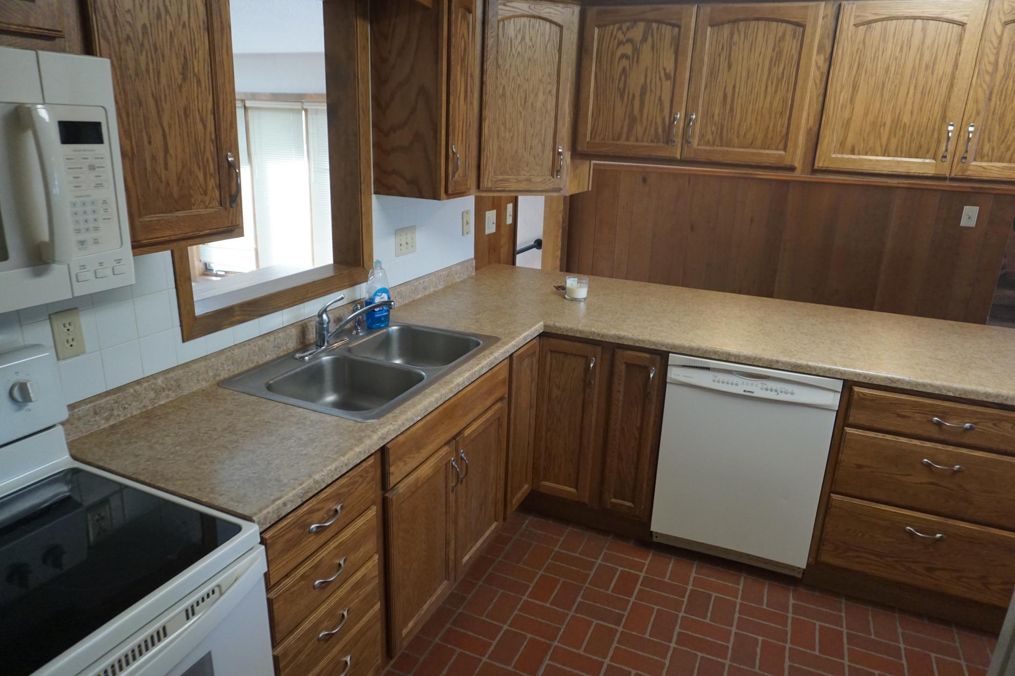 1968 single family home for sale at 504 11th Street N in Breckenridge, MN — 3 bed, 2 bath (photo 4 of 39)