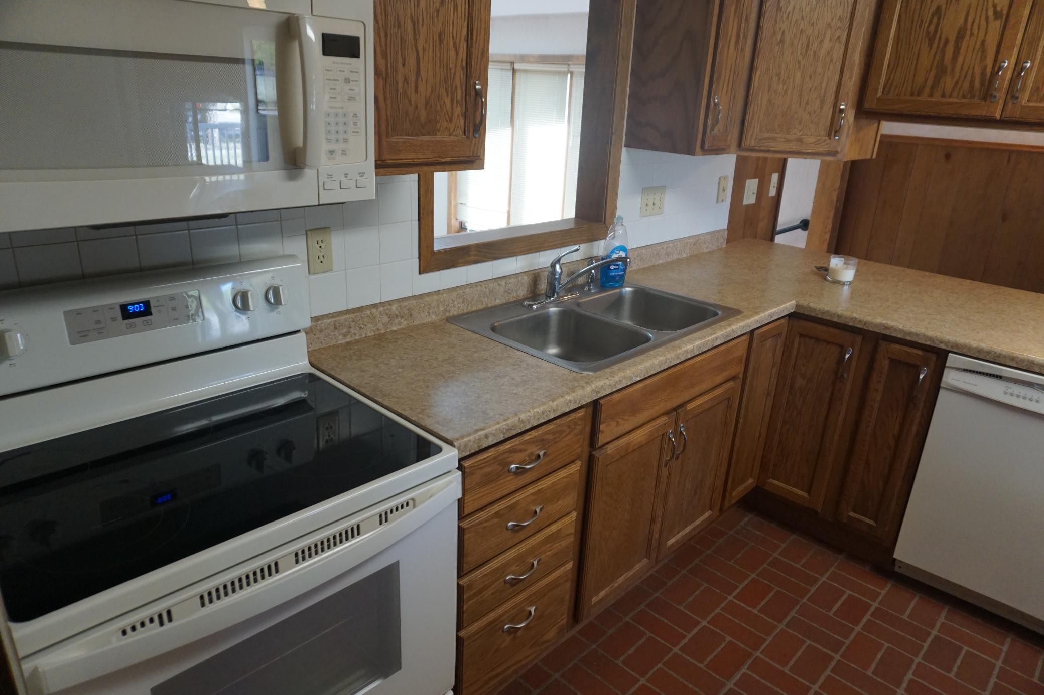 1968 single family home for sale at 504 11th Street N in Breckenridge, MN — 3 bed, 2 bath (photo 5 of 39)