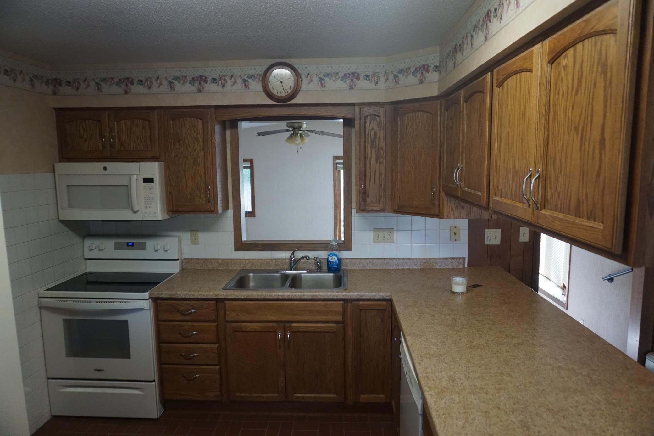 1968 single family home for sale at 504 11th Street N in Breckenridge, MN — 3 bed, 2 bath (photo 8 of 39)