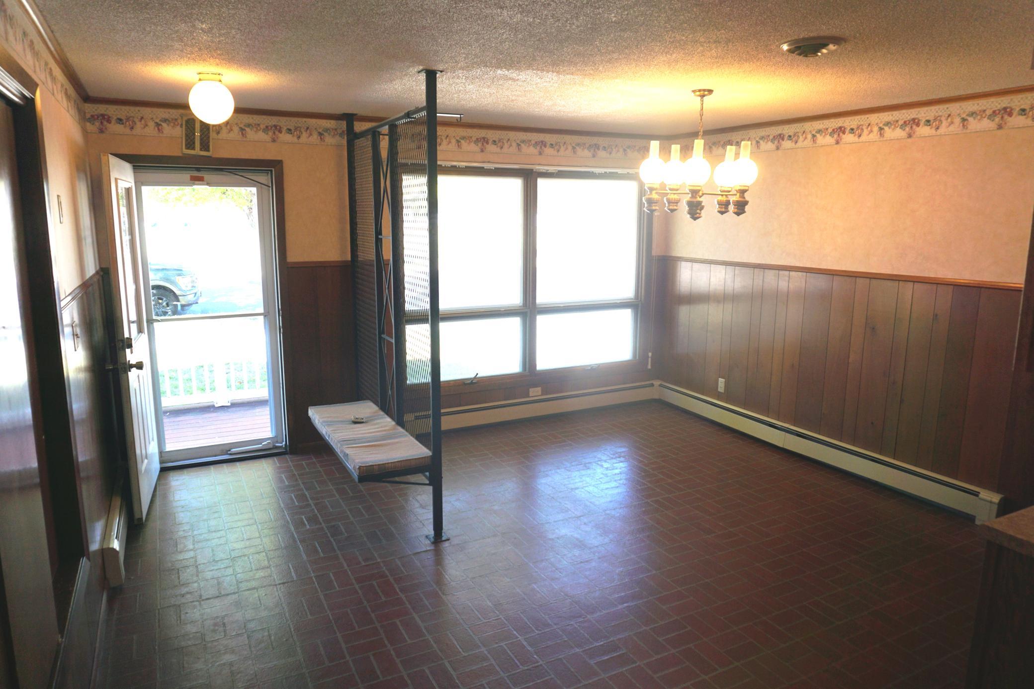 1968 single family home for sale at 504 11th Street N in Breckenridge, MN — 3 bed, 2 bath (photo 10 of 39)