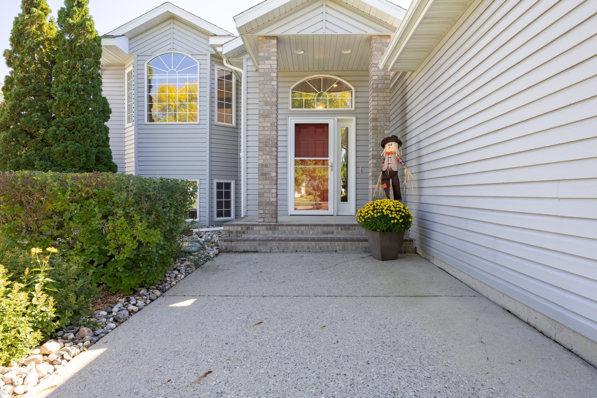 2000 single family home for sale at 630 Wyndemere Drive in West Fargo, ND — 4 bed, 3 bath (photo 3 of 55)