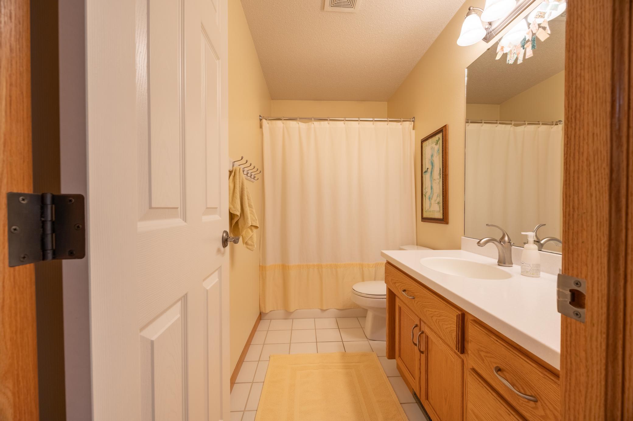 2000 single family home for sale at 630 Wyndemere Drive in West Fargo, ND — 4 bed, 3 bath (photo 31 of 55)