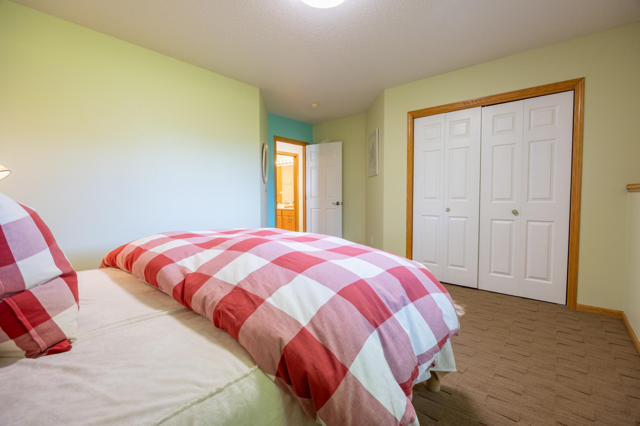 2000 single family home for sale at 630 Wyndemere Drive in West Fargo, ND — 4 bed, 3 bath (photo 37 of 55)