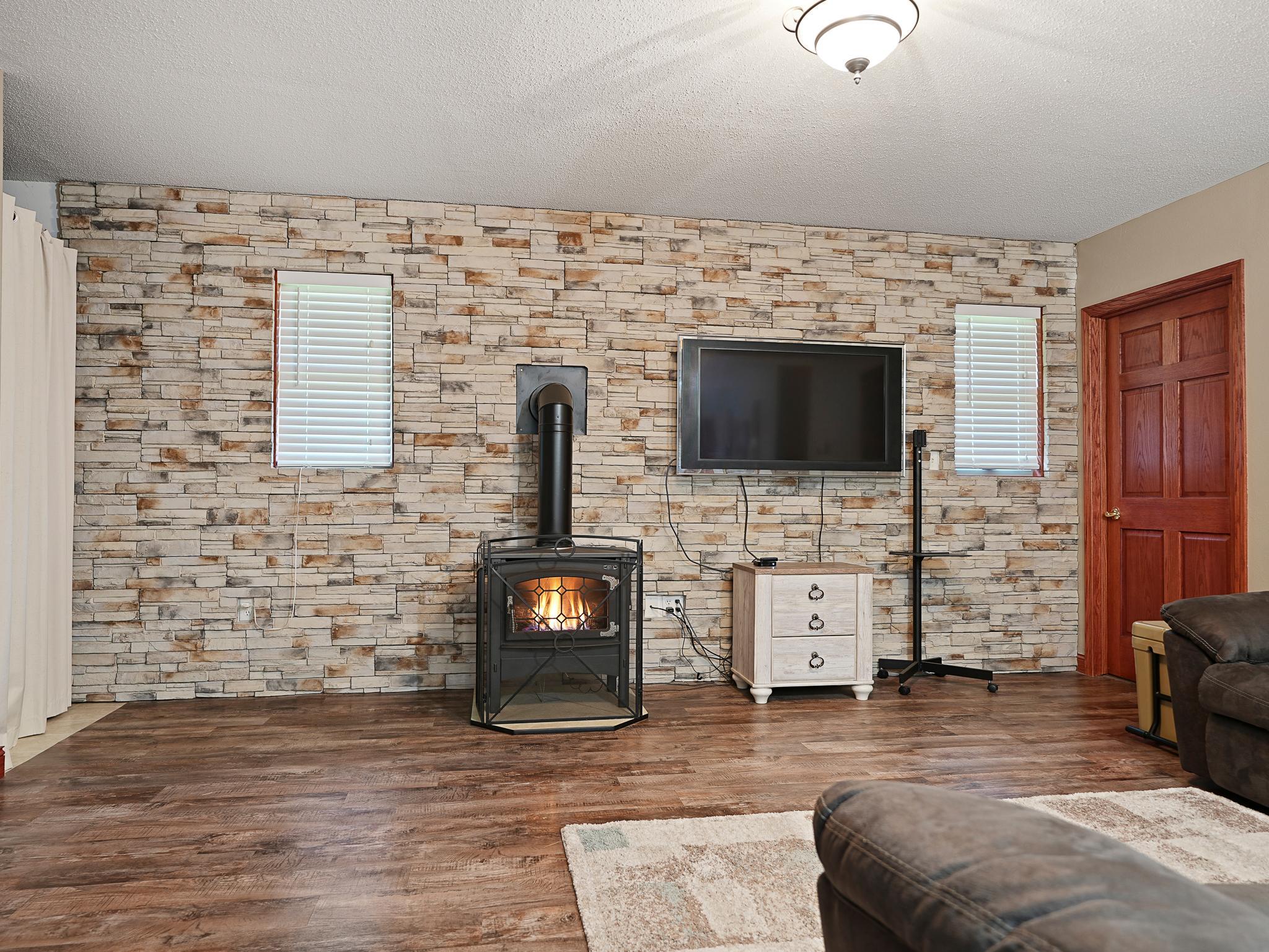 2003 single family home for sale at 45531 Whispering Sands Ln in Perham, MN — 2 bed, 1 bath (photo 13 of 32)
