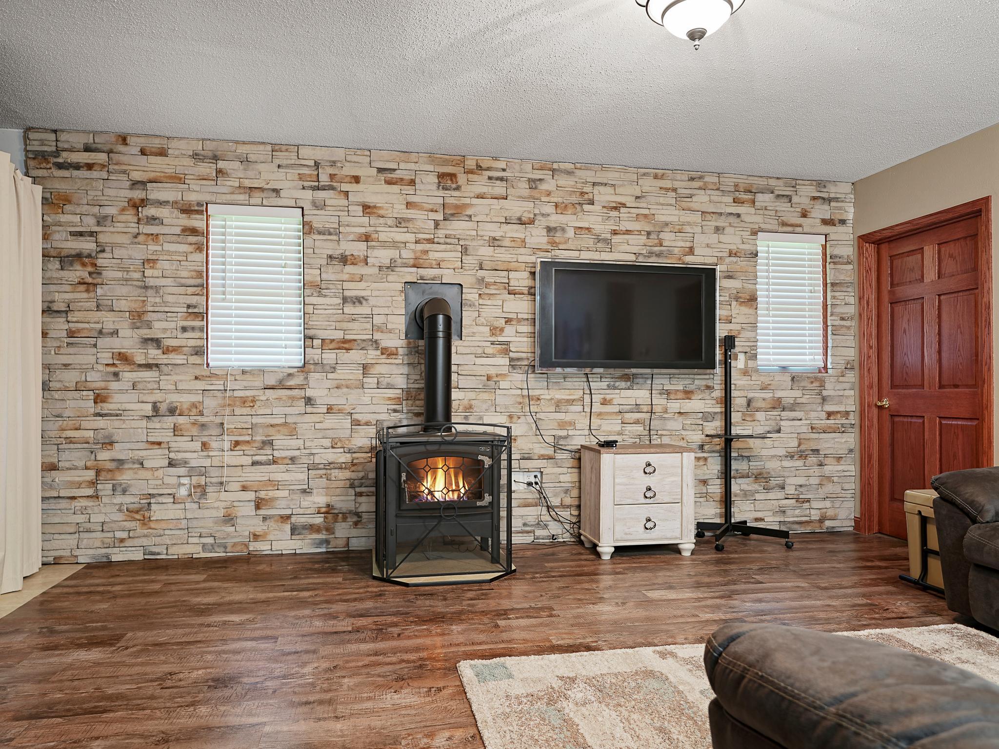 2003 single family home for sale at 45531 Whispering Sands Ln in Perham, MN — 2 bed, 1 bath (photo 19 of 32)