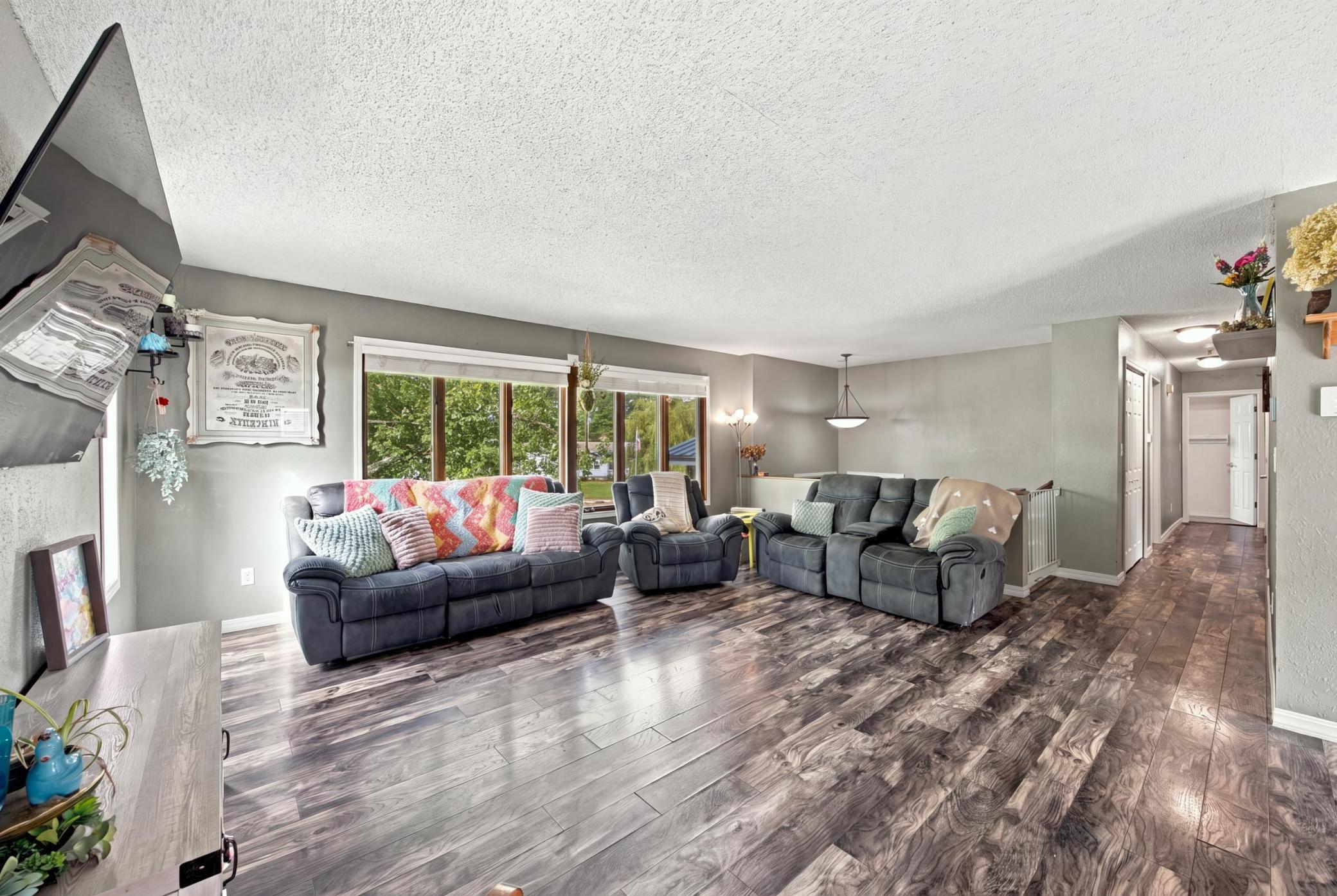 1977 single family home for sale at 1317 Loring Avenue in Detroit Lakes, MN — 4 bed, 3 bath (photo 12 of 35)