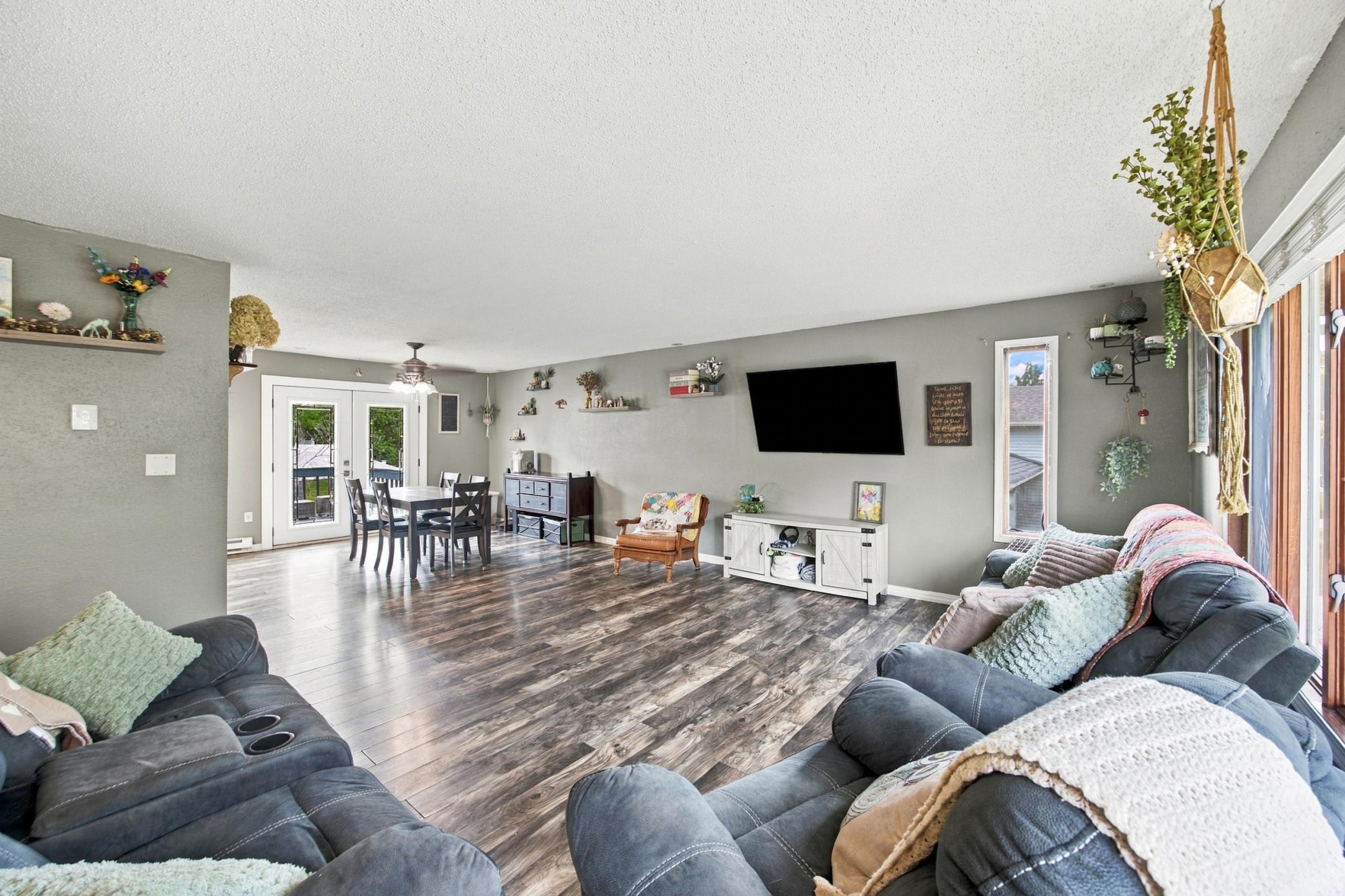 1977 single family home for sale at 1317 Loring Avenue in Detroit Lakes, MN — 4 bed, 3 bath (photo 13 of 35)