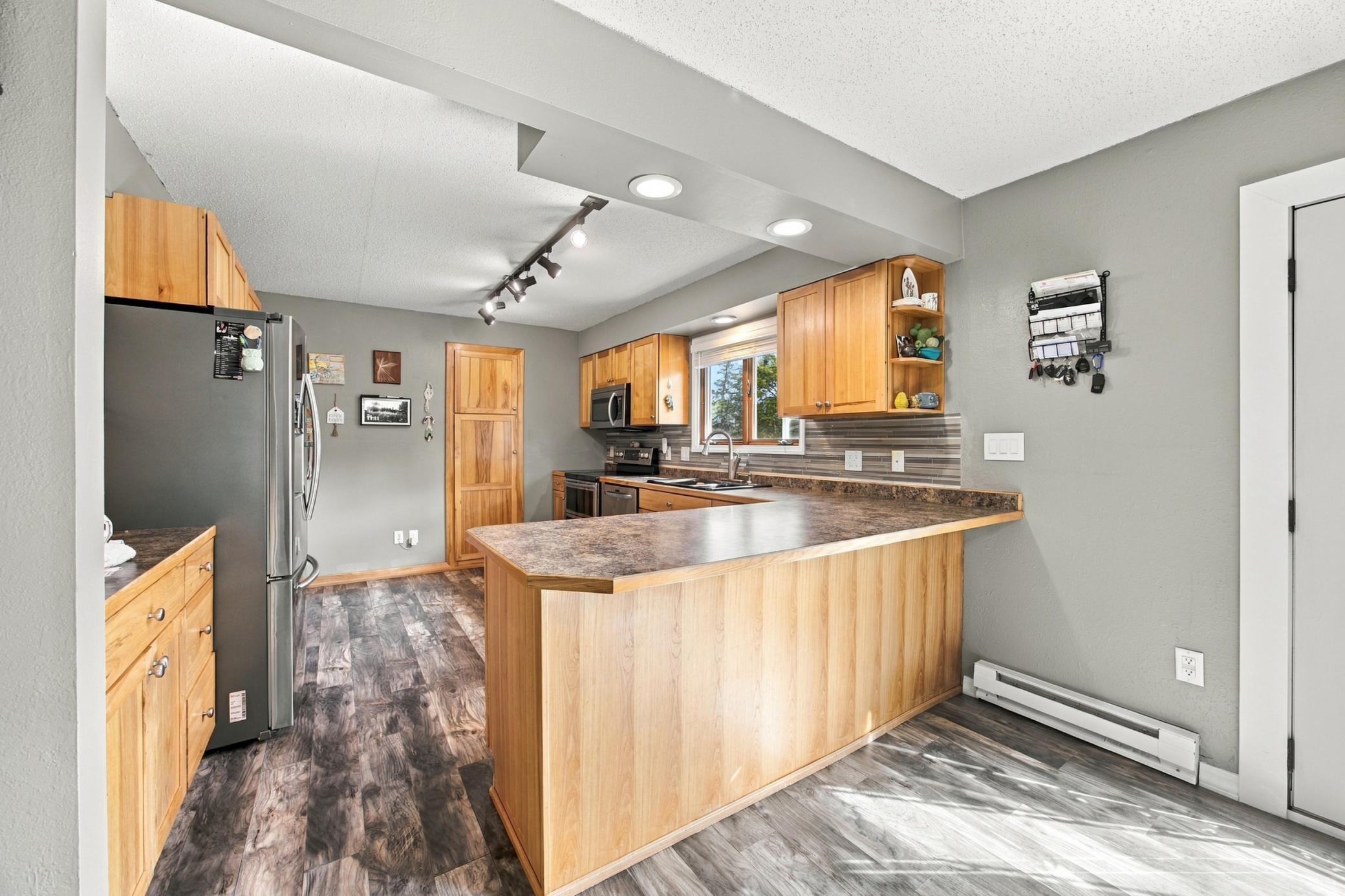 1977 single family home for sale at 1317 Loring Avenue in Detroit Lakes, MN — 4 bed, 3 bath (photo 6 of 35)