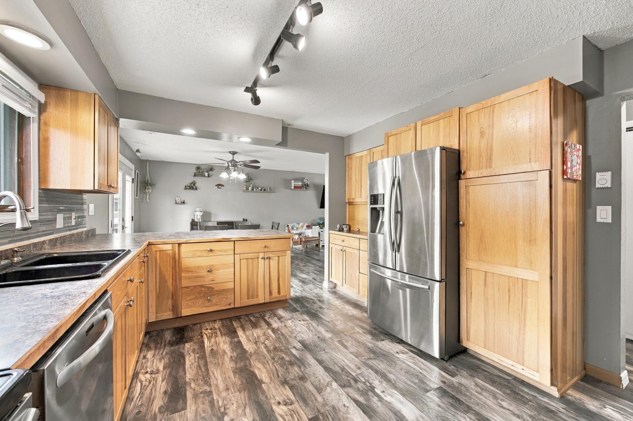 1977 single family home for sale at 1317 Loring Avenue in Detroit Lakes, MN — 4 bed, 3 bath (photo 7 of 35)