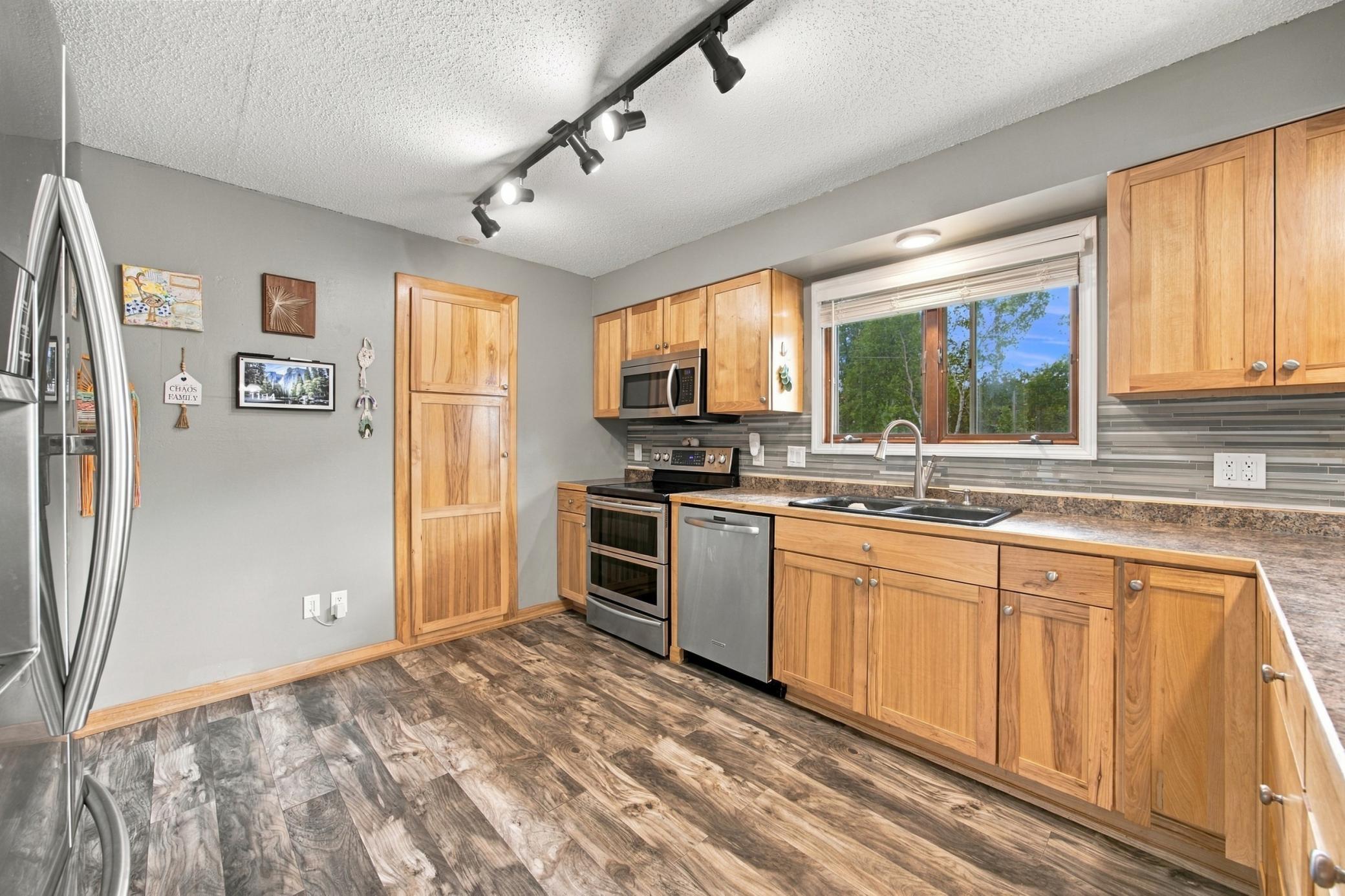 1977 single family home for sale at 1317 Loring Avenue in Detroit Lakes, MN — 4 bed, 3 bath (photo 9 of 35)