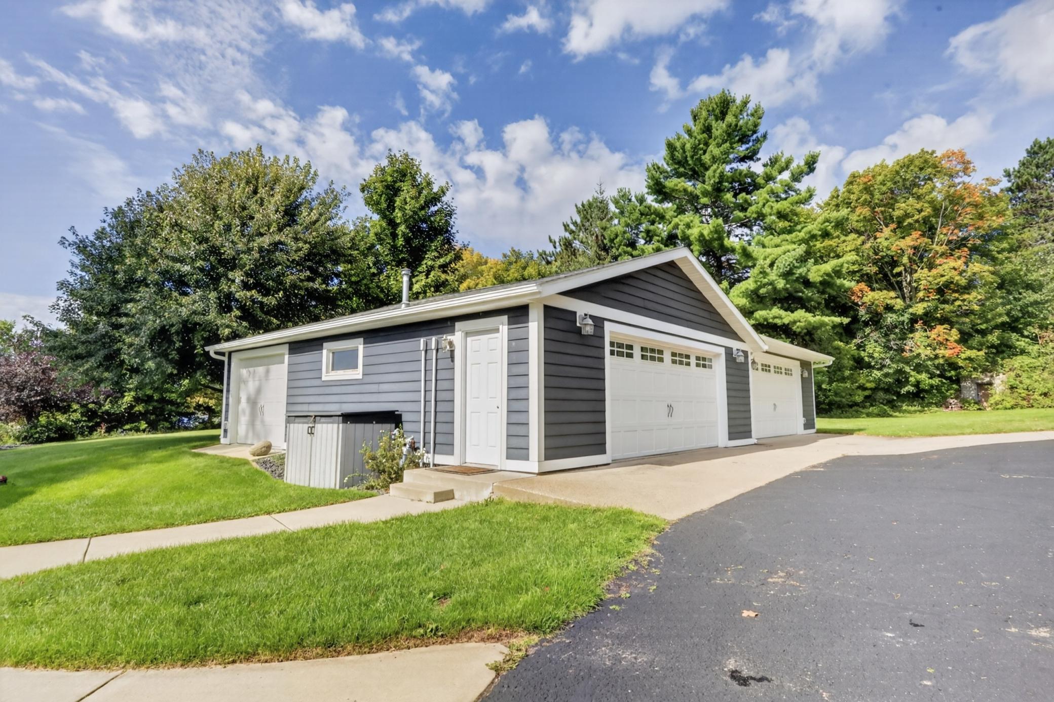 1973 single family home for sale at 31831 Sunny Beach Road in Grand Rapids, MN — 4 bed, 4 bath (photo 22 of 61)