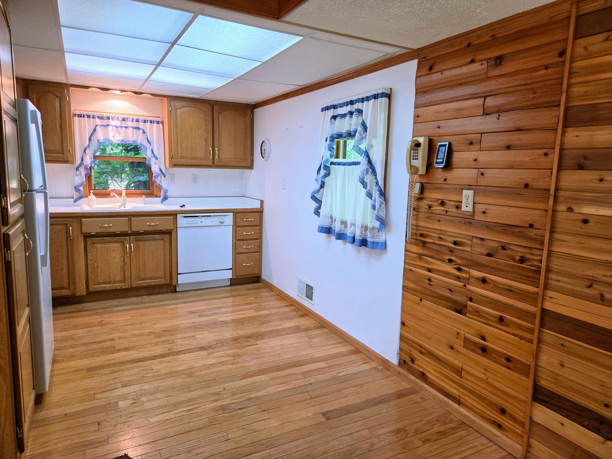 1984 single family home for sale at 17611 Emerald Drive in Fifty Lakes, MN — 2 bed, 2 bath (photo 16 of 32)
