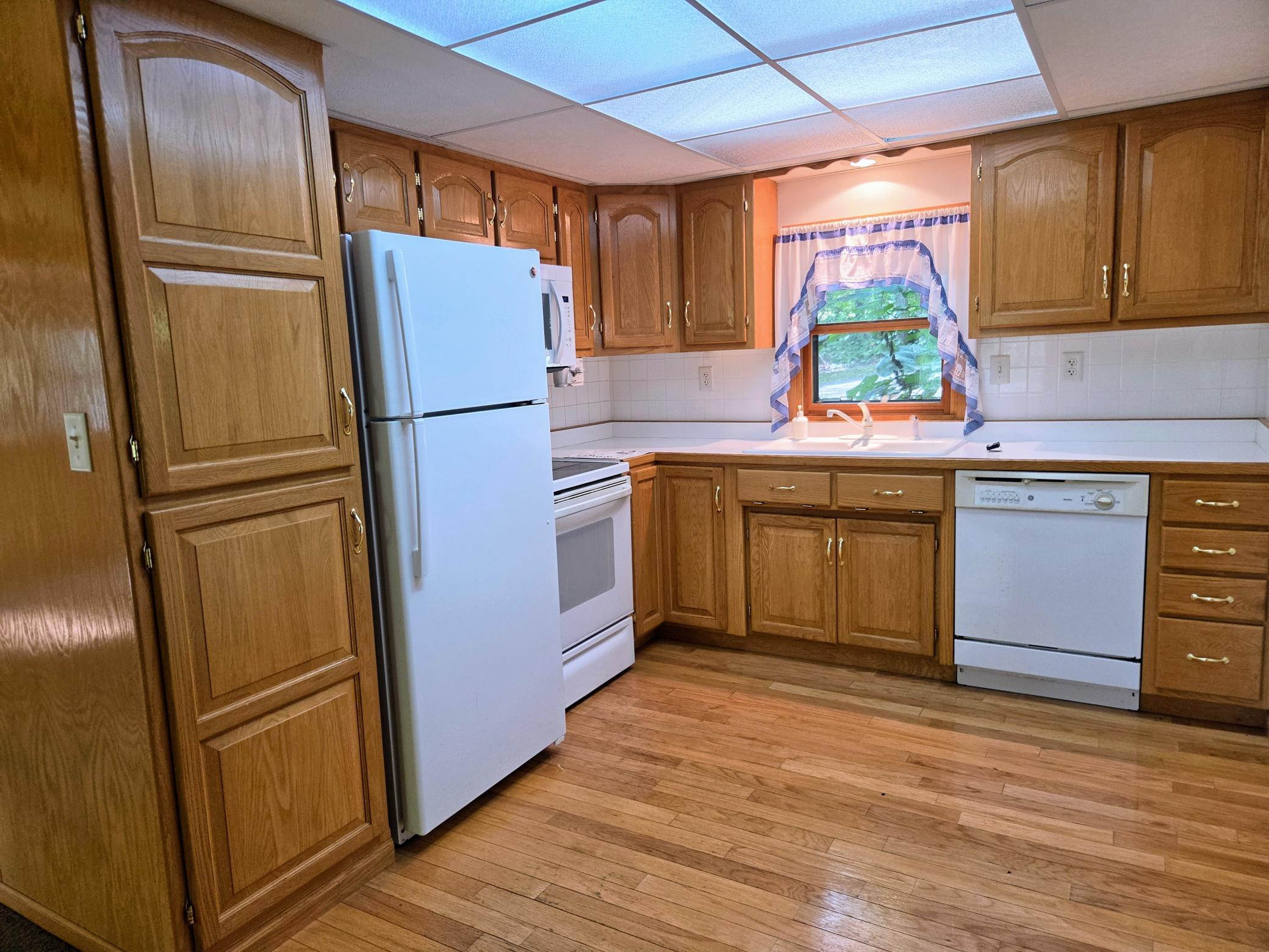 1984 single family home for sale at 17611 Emerald Drive in Fifty Lakes, MN — 2 bed, 2 bath (photo 17 of 32)