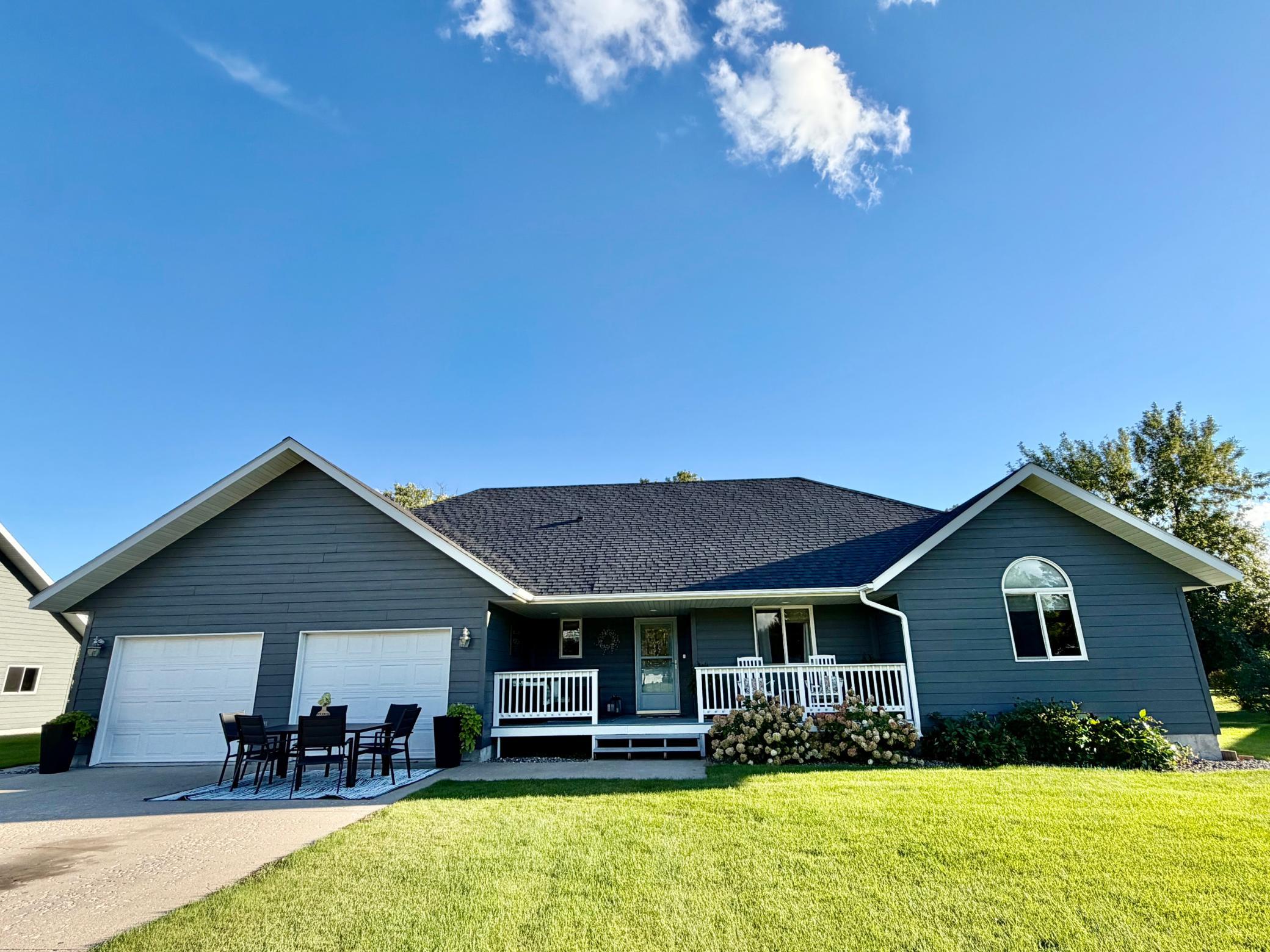 2004 single family home for sale at 1012 6th Street SE in Roseau, MN — 3 bed, 2 bath