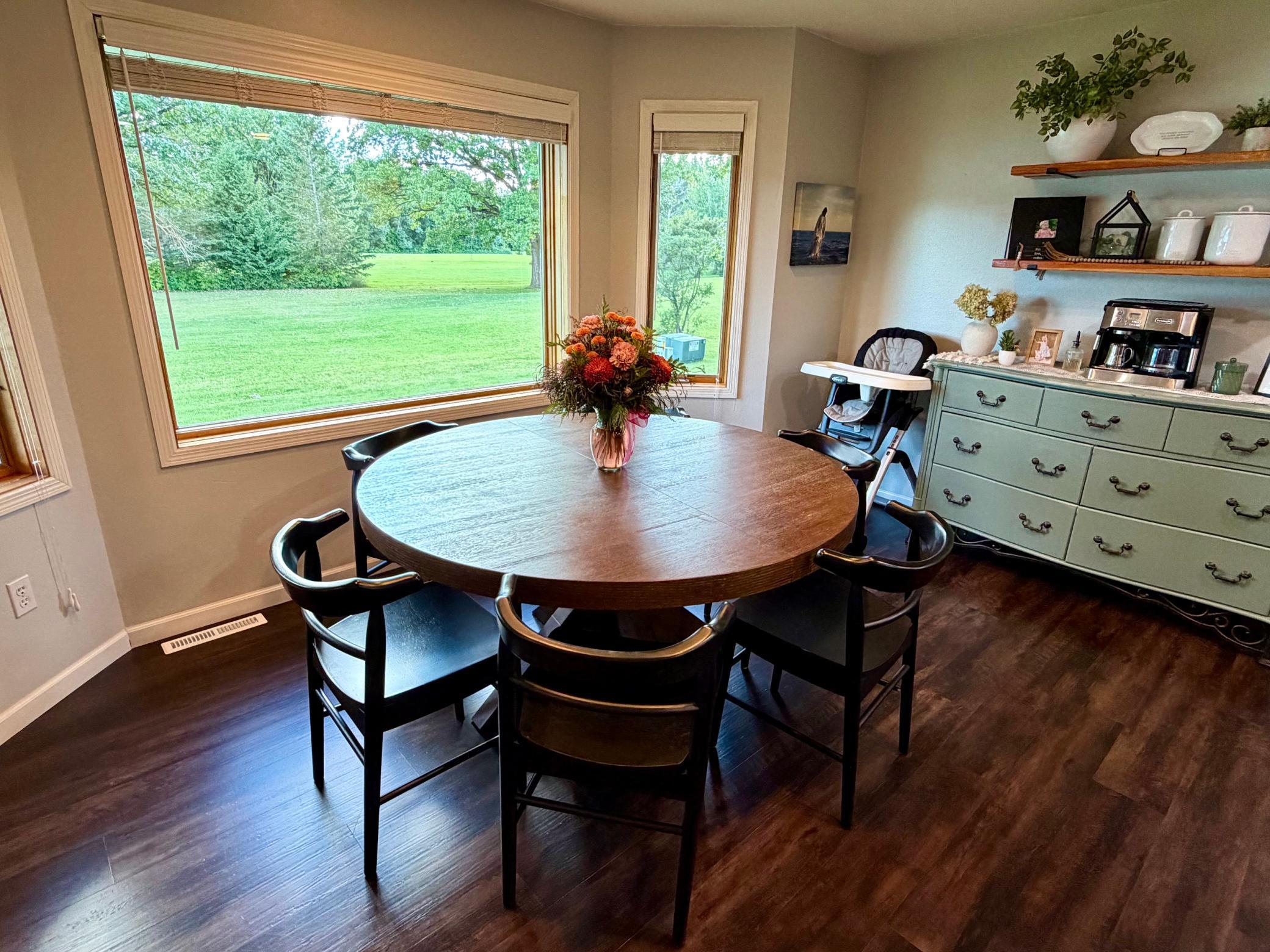 2004 single family home for sale at 1012 6th Street SE in Roseau, MN — 3 bed, 2 bath (photo 11 of 29)